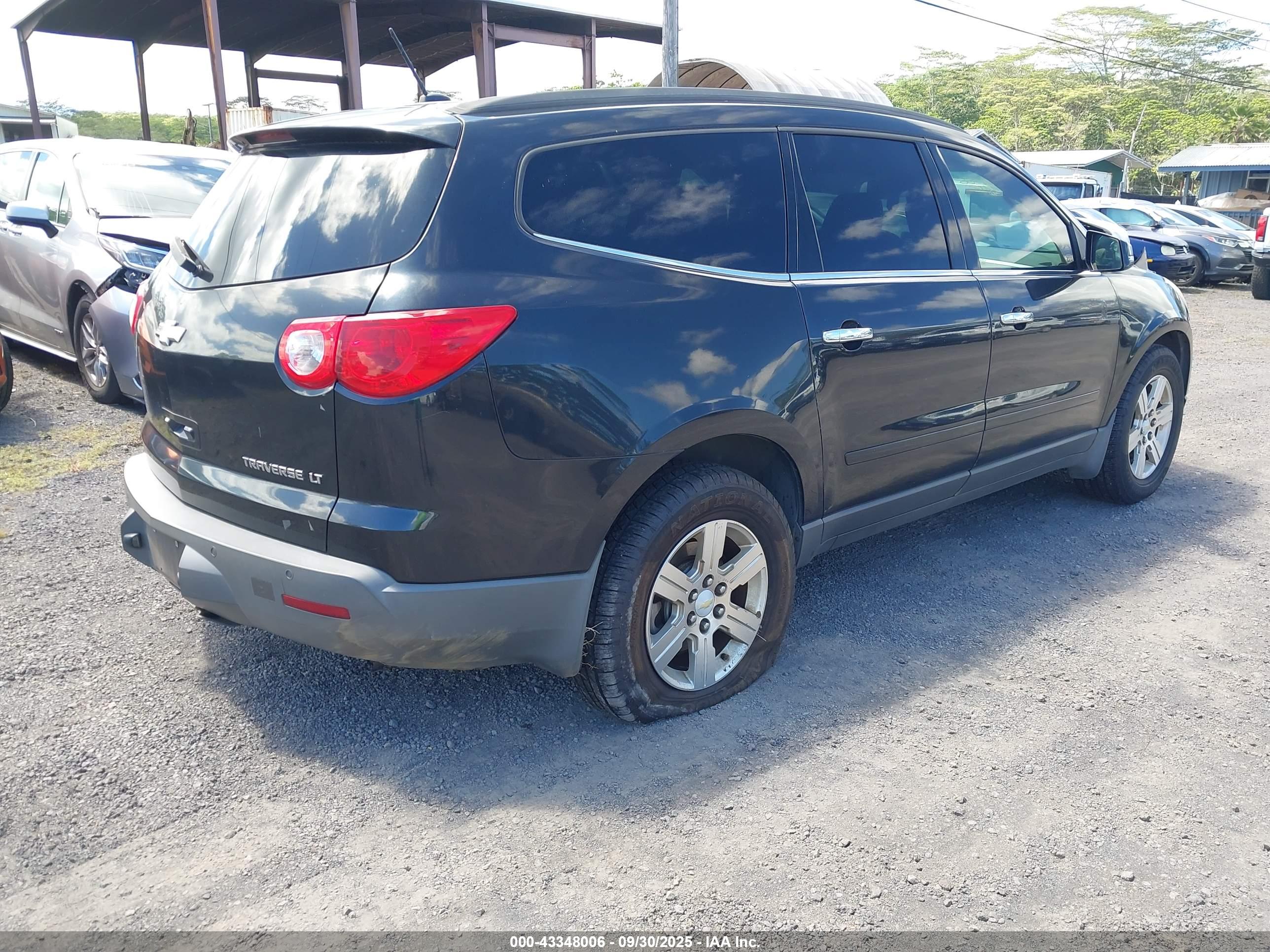 CHEVROLET TRAVERSE image 4