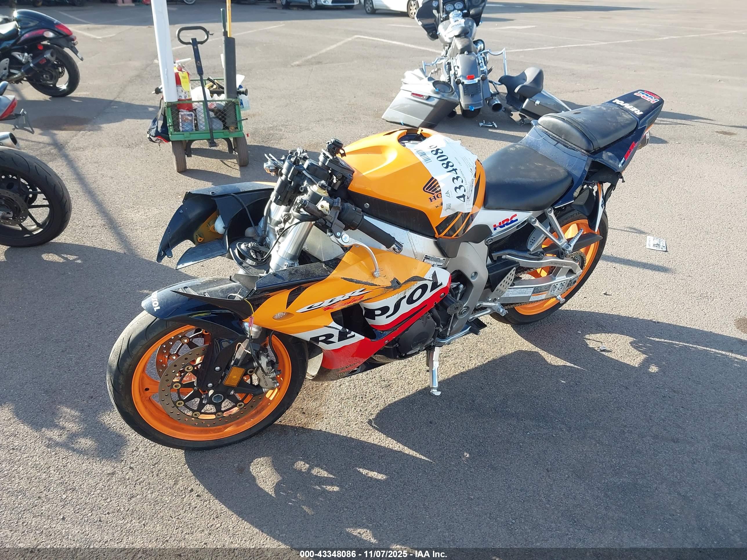 HONDA CBR1000 image 2