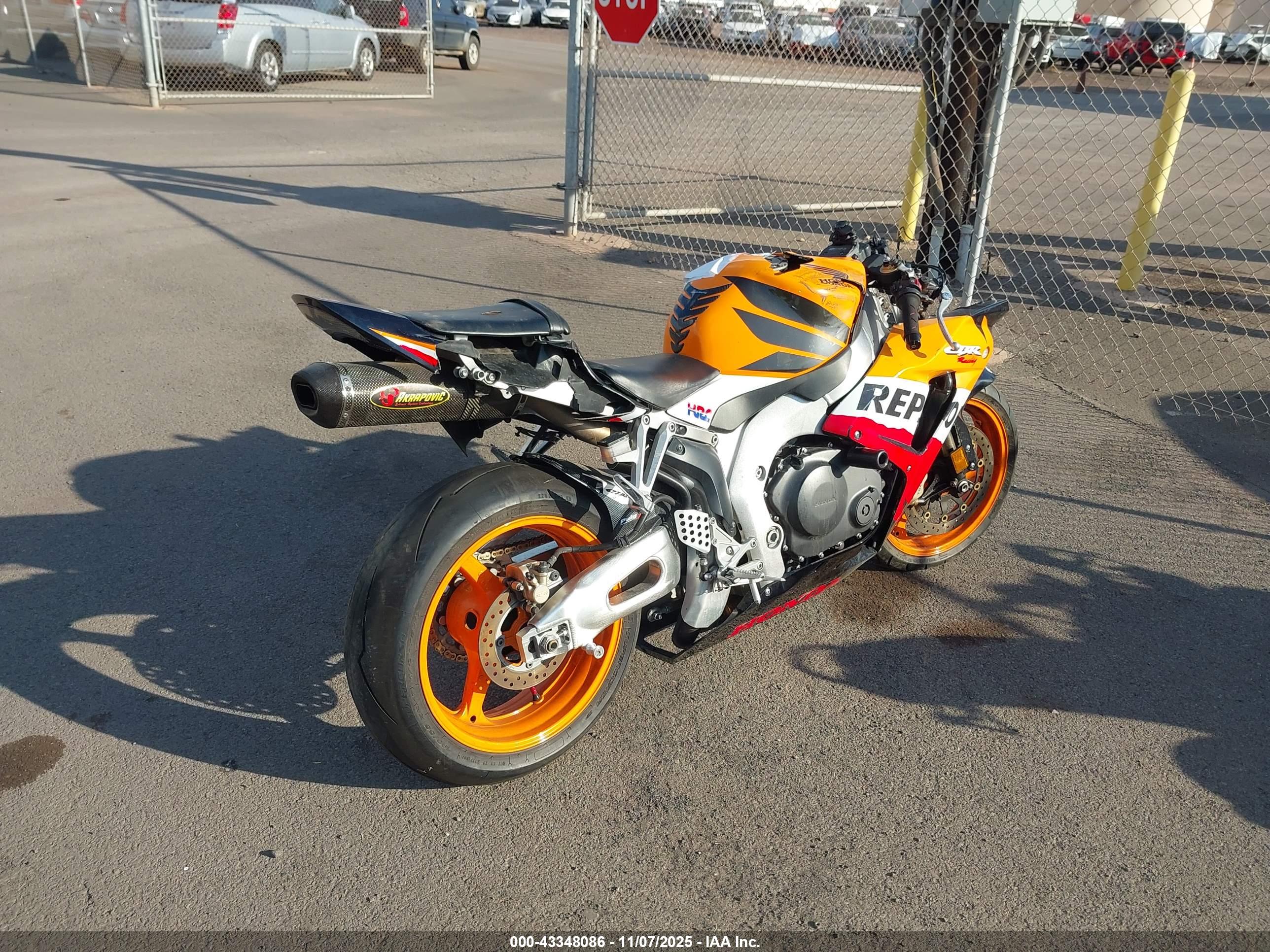 HONDA CBR1000 image 4