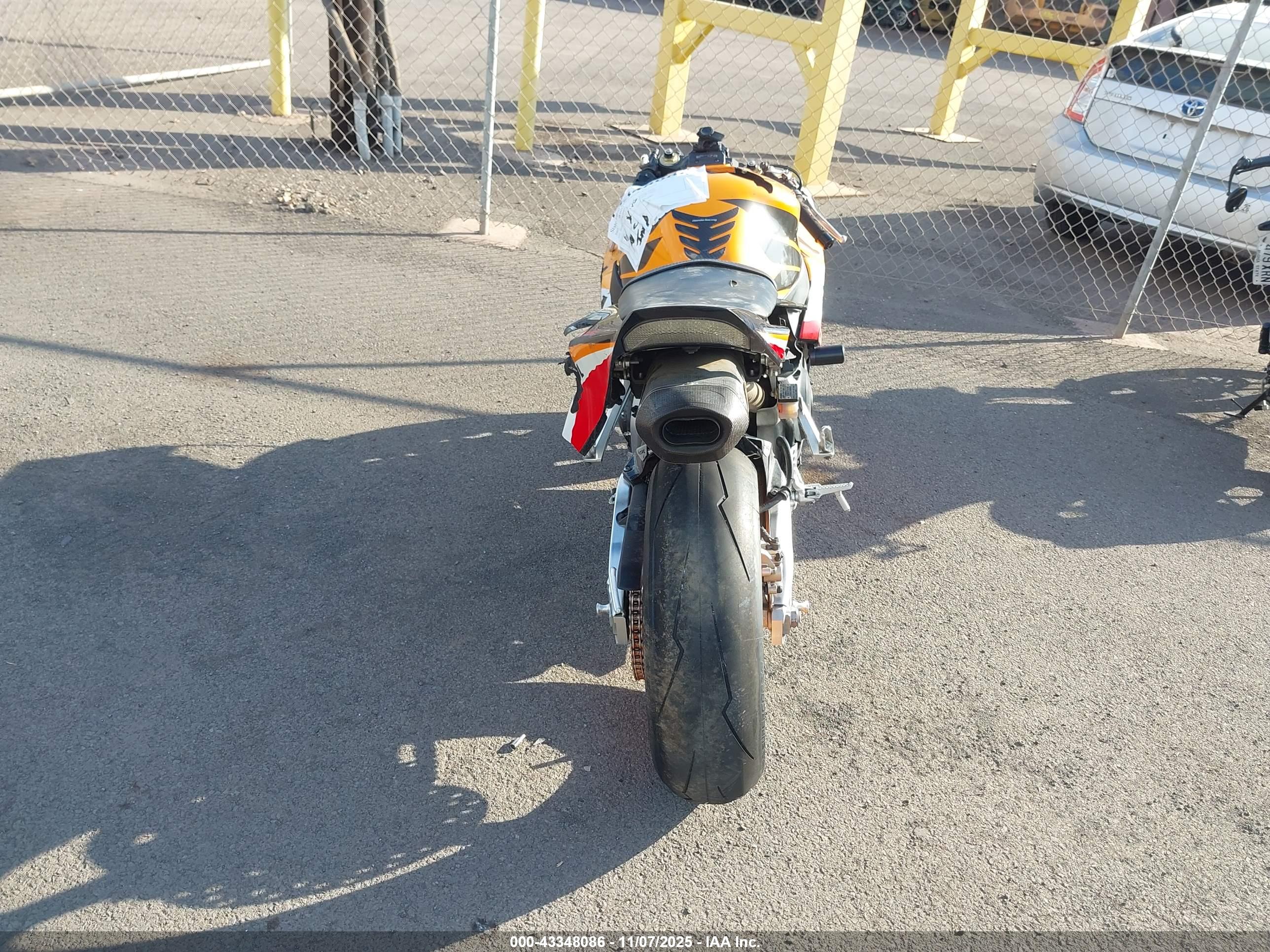 HONDA CBR1000 image 6