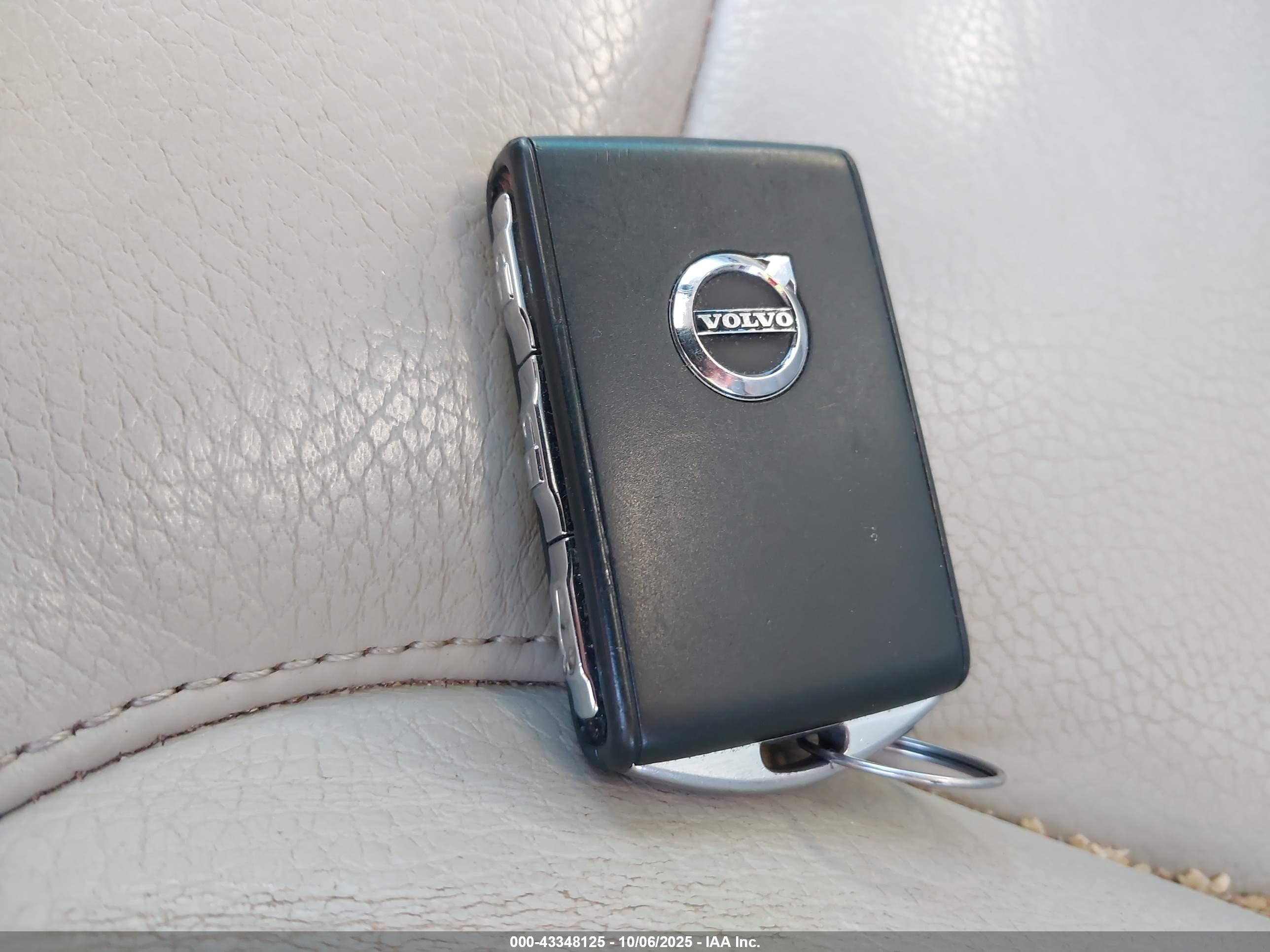 VOLVO XC90 image 11