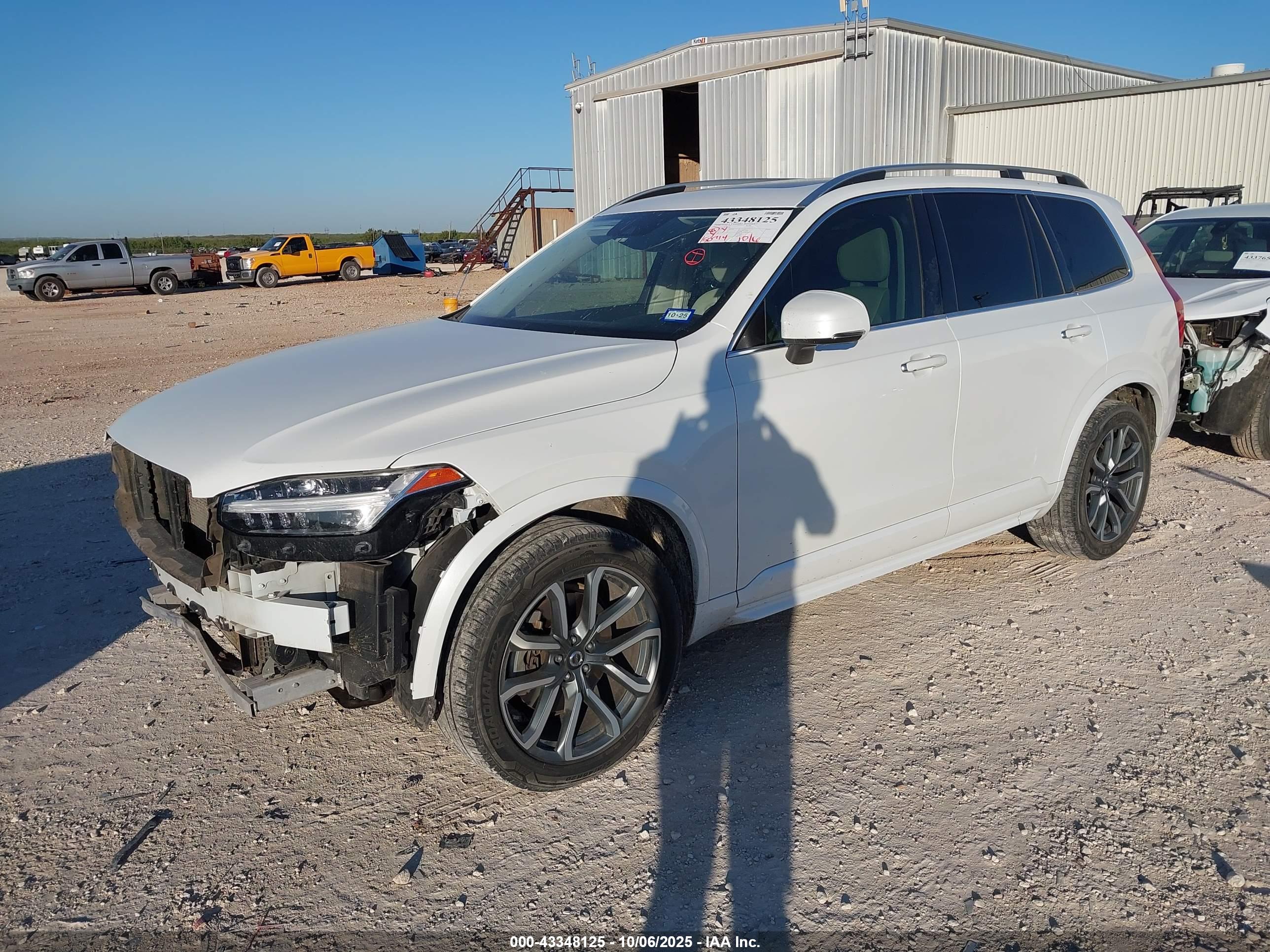 VOLVO XC90 image 2