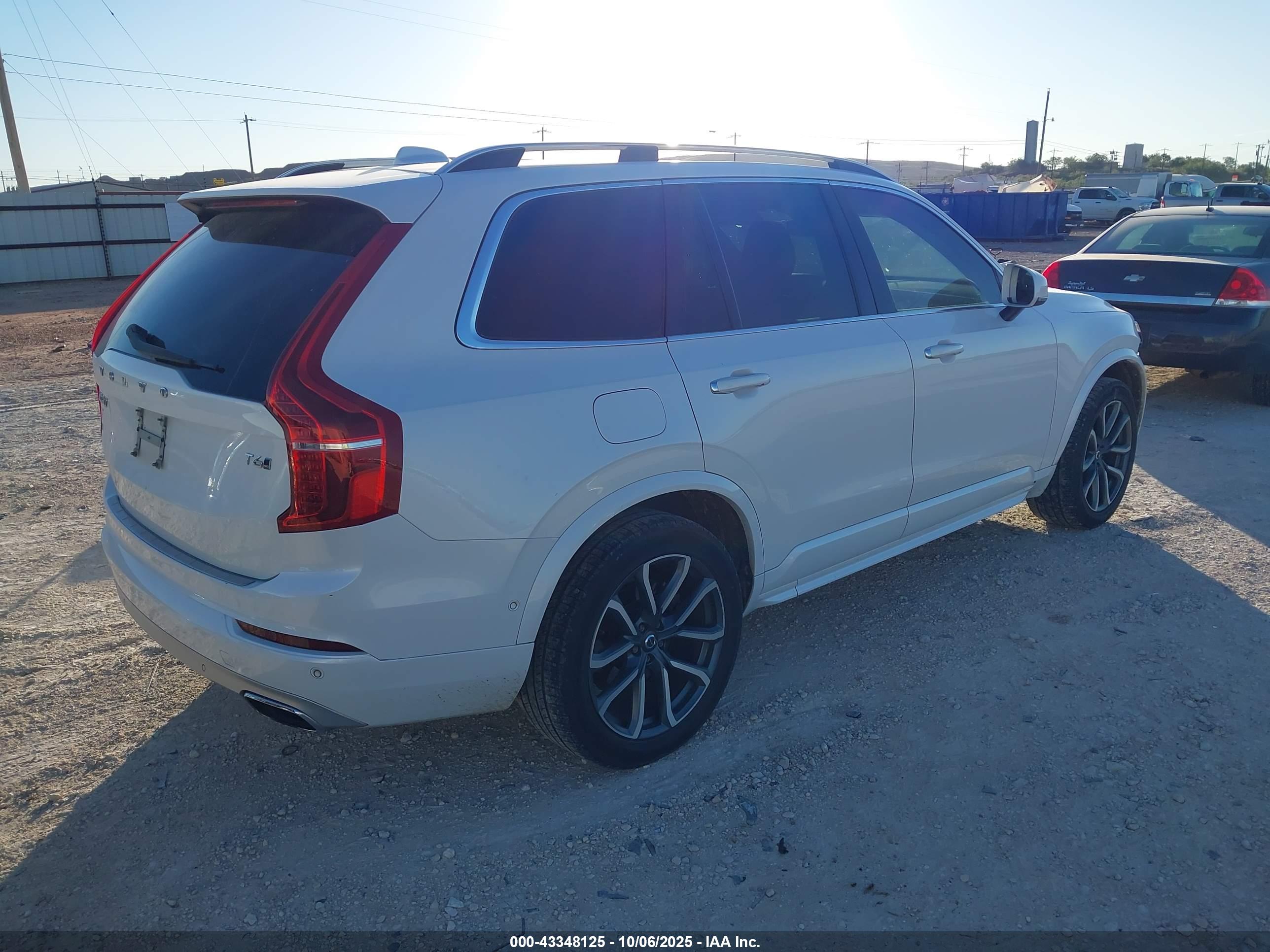 VOLVO XC90 image 4