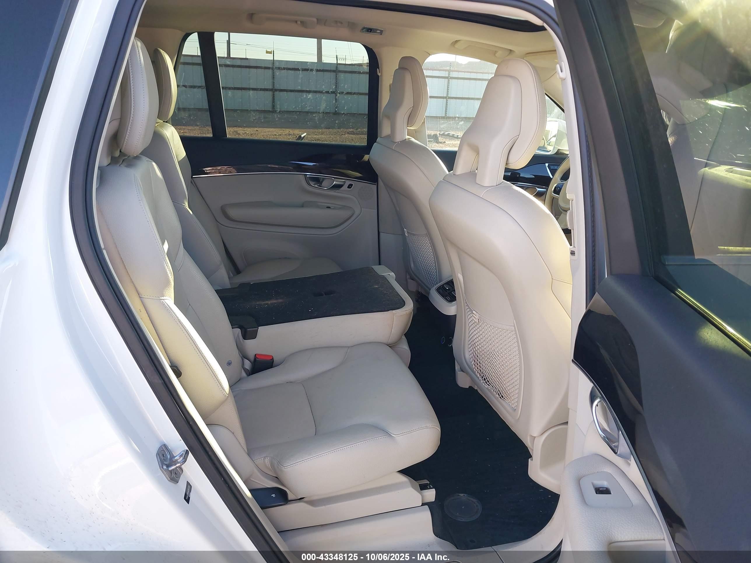 VOLVO XC90 image 8