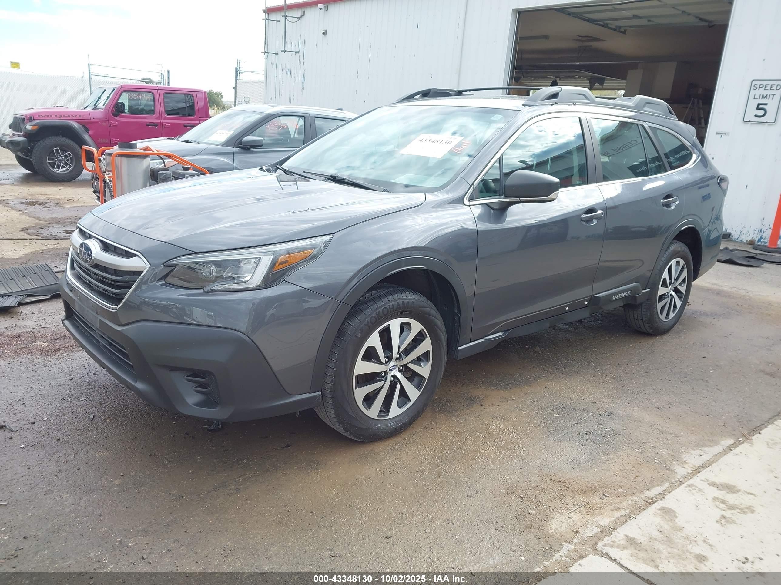 SUBARU OUTBACK image 2