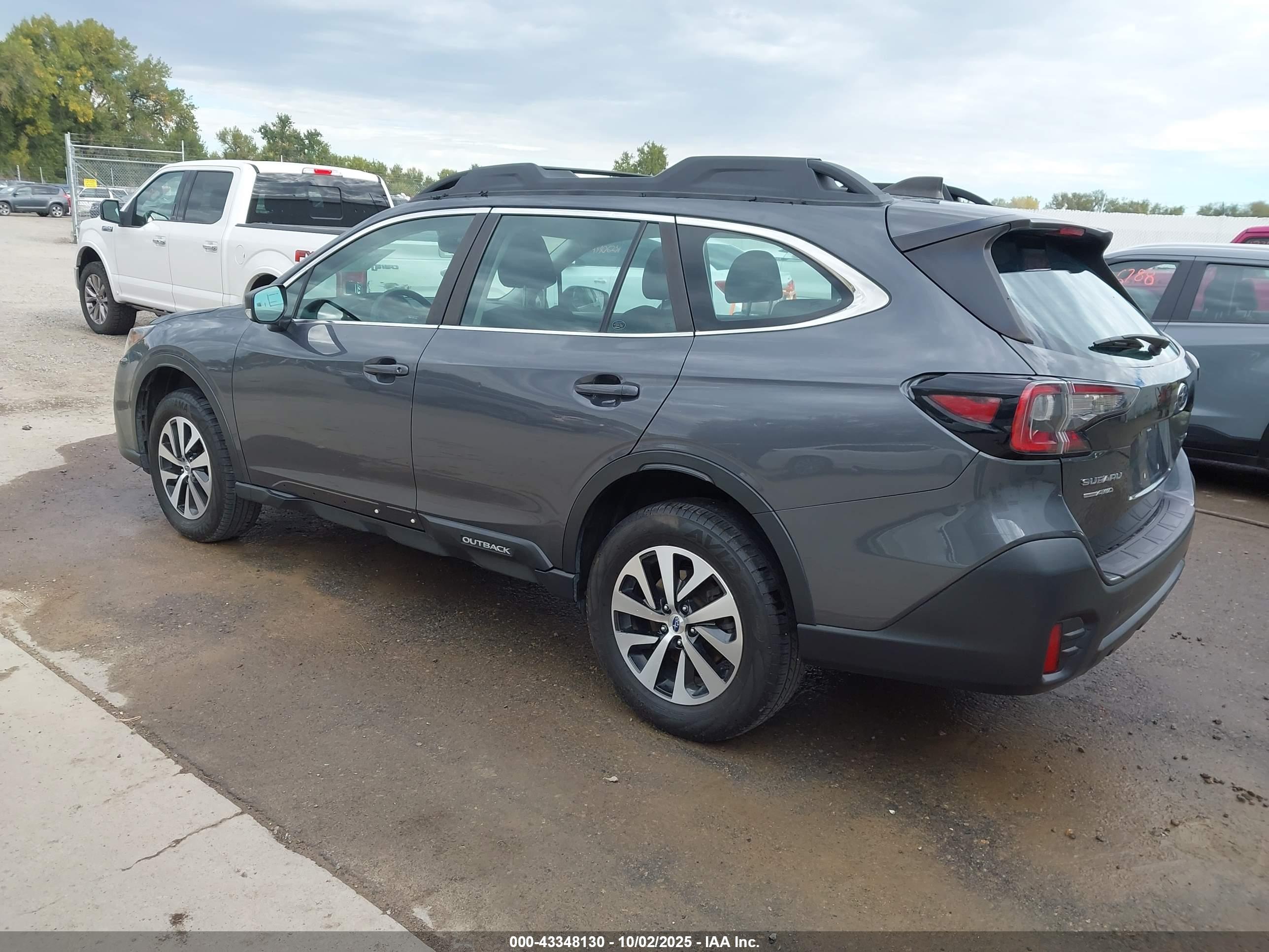 SUBARU OUTBACK image 3