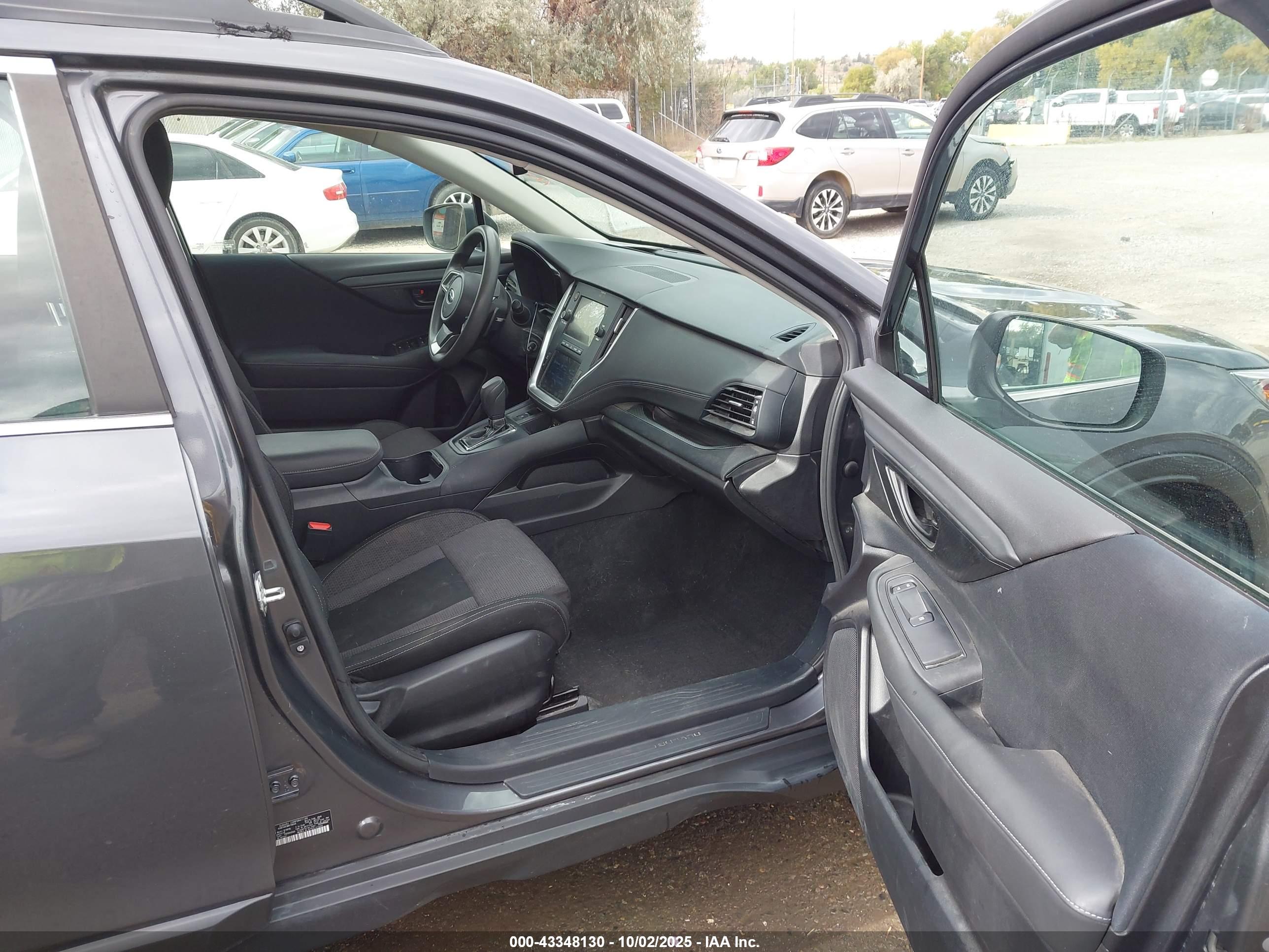 SUBARU OUTBACK image 5