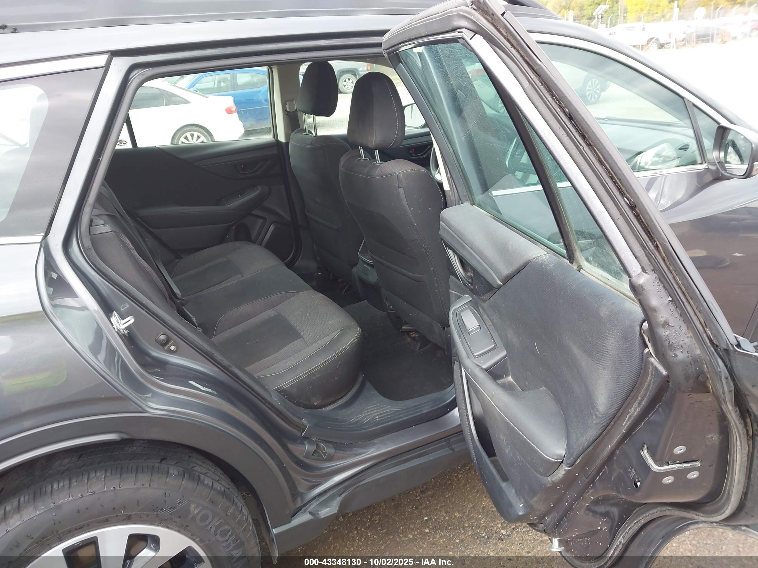 SUBARU OUTBACK image 8