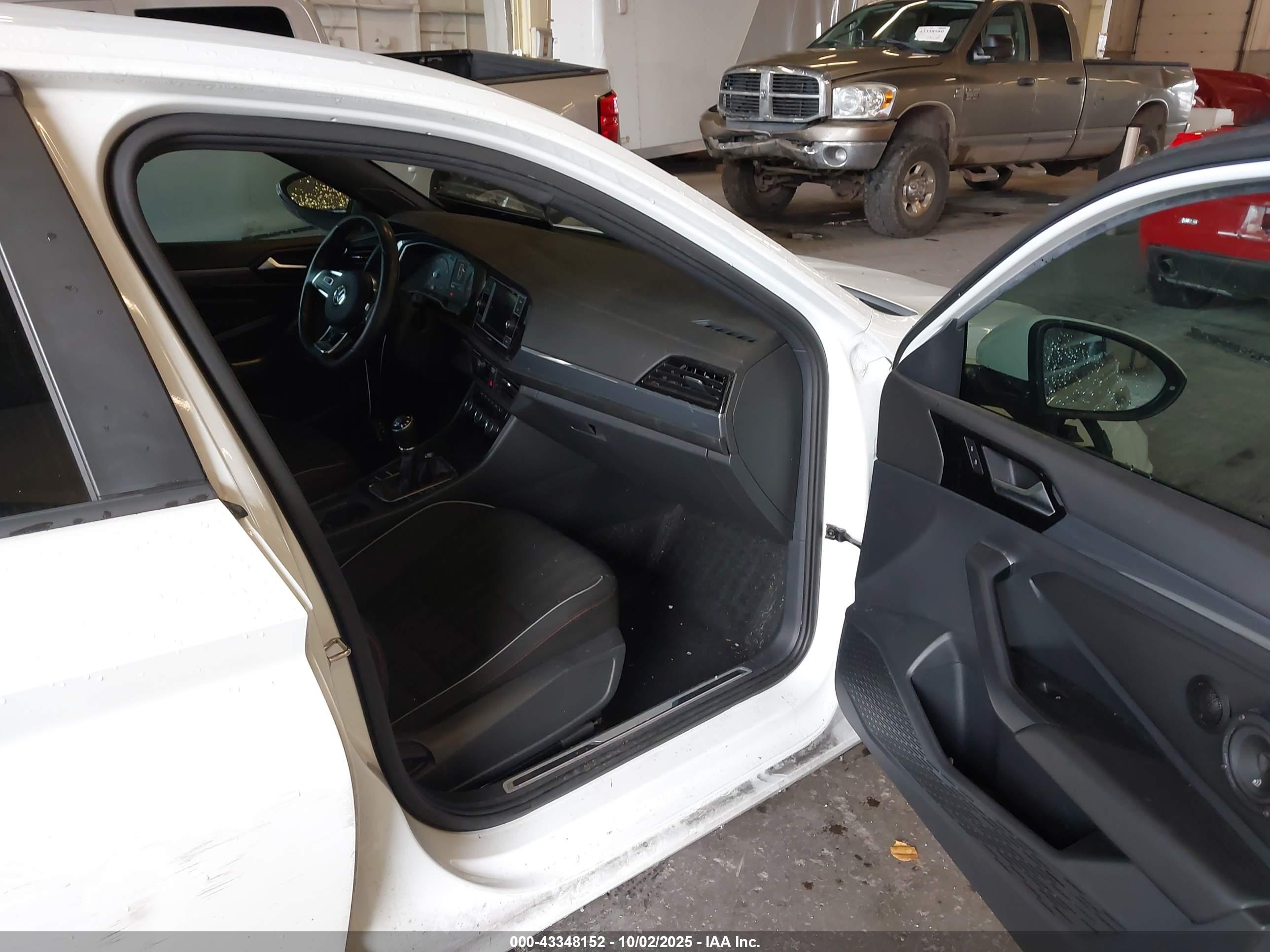 VOLKSWAGEN JETTA image 5
