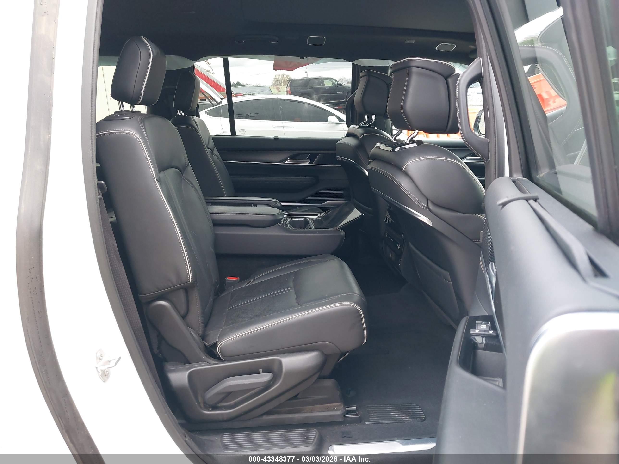 JEEP GRAND image 8