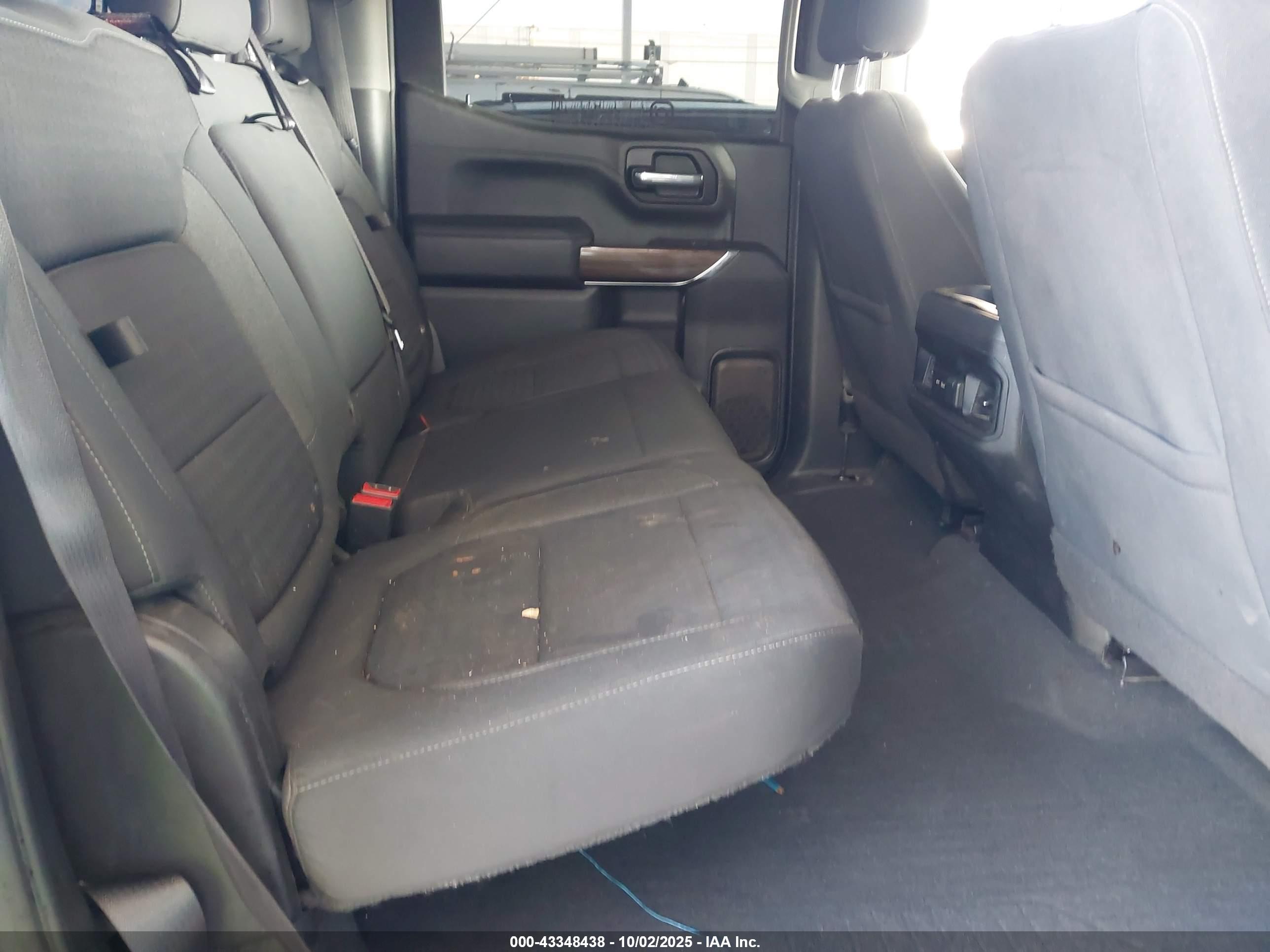 CHEVROLET SILVERADO image 8