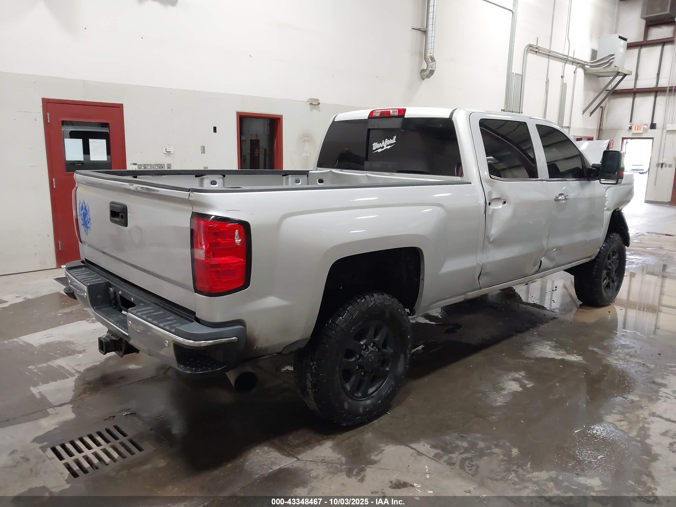 CHEVROLET SILVERADO image 4