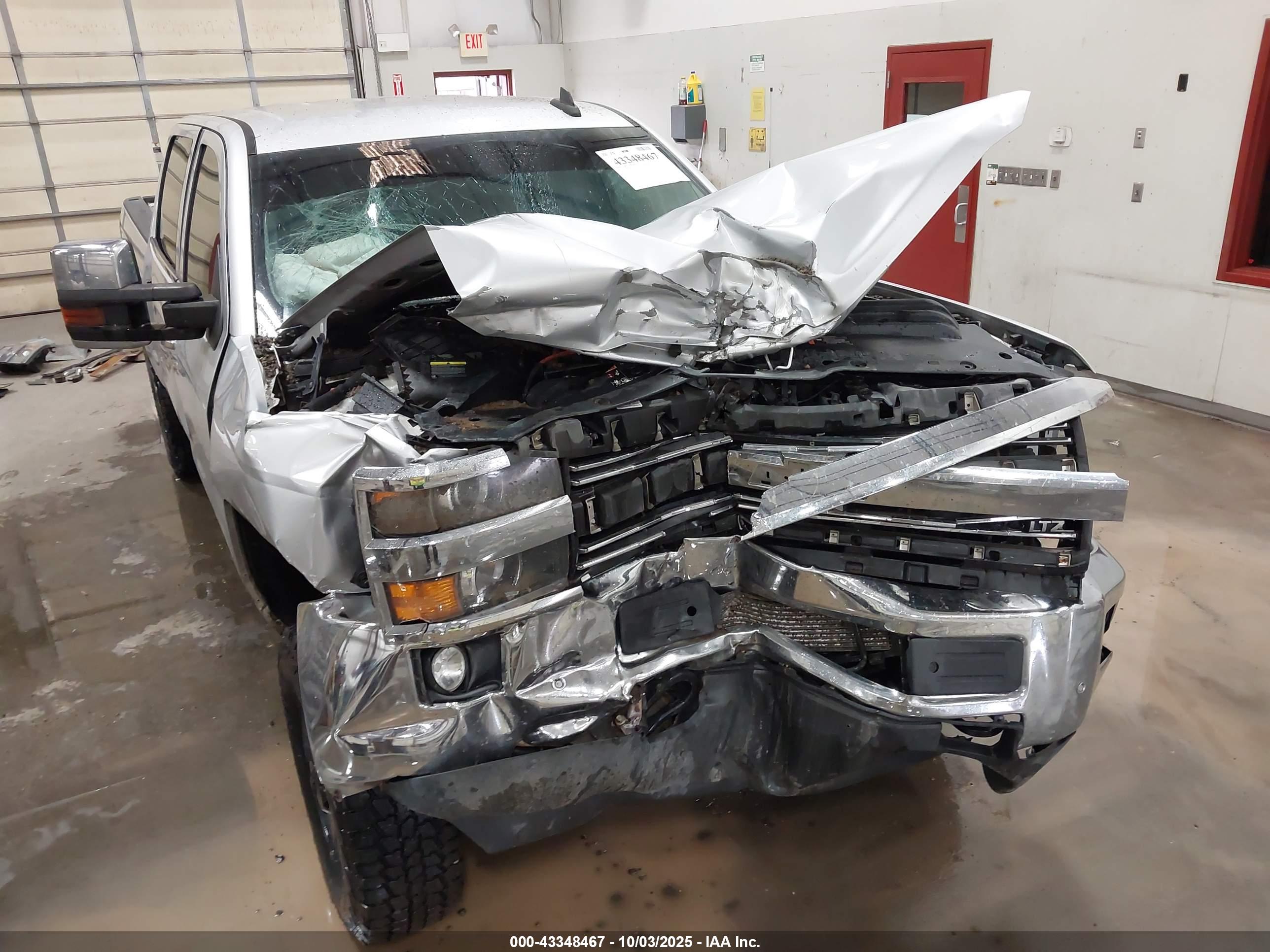 CHEVROLET SILVERADO image 6