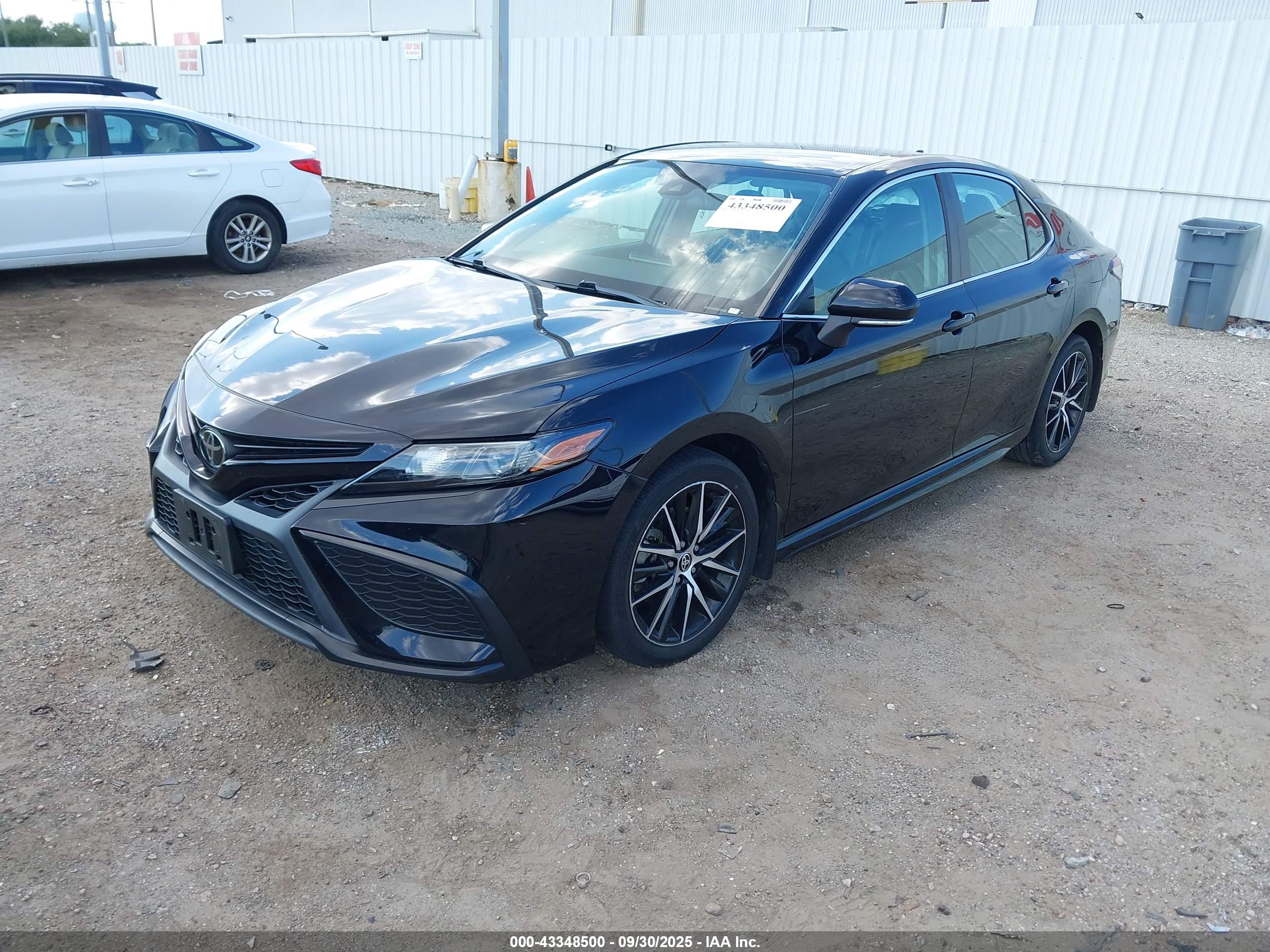 TOYOTA CAMRY image 2