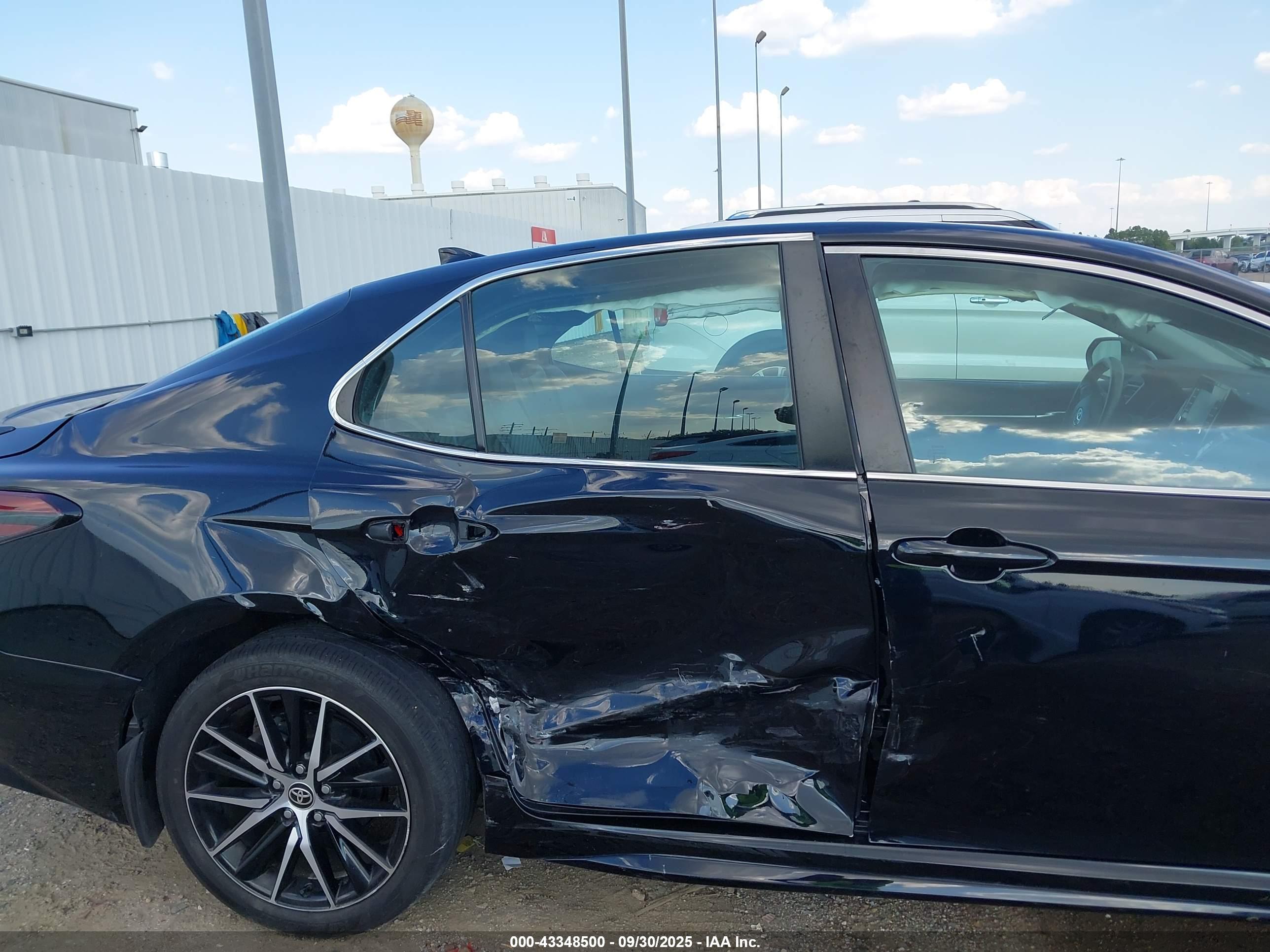 TOYOTA CAMRY image 6