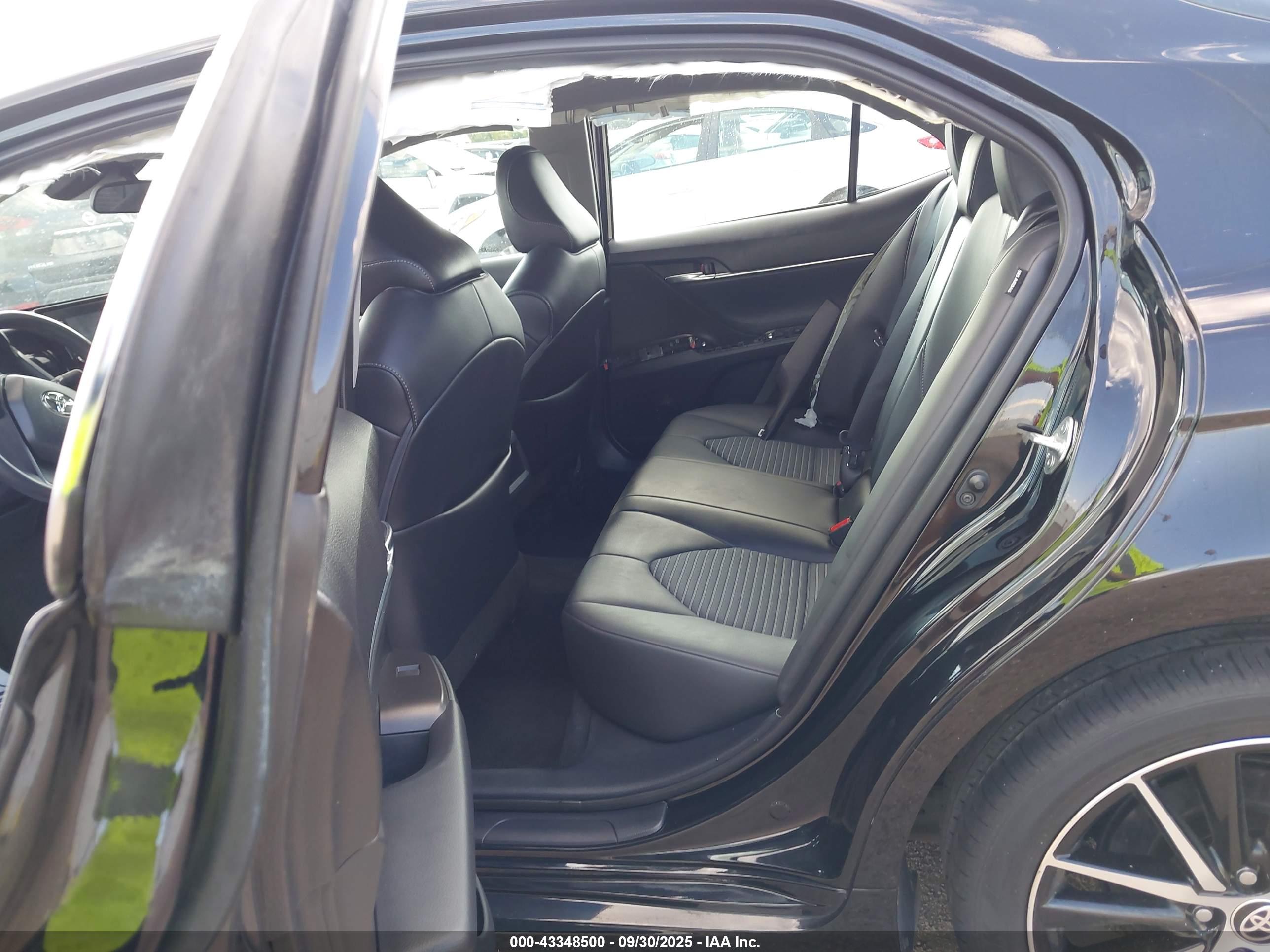 TOYOTA CAMRY image 8