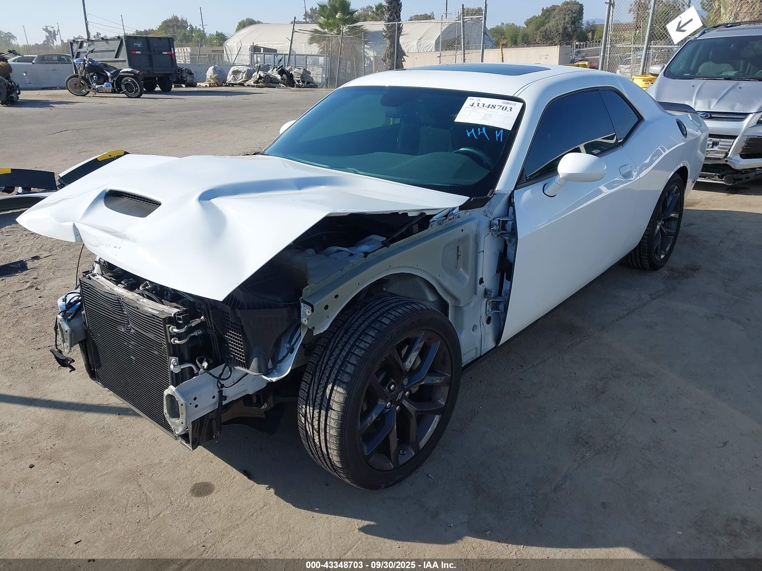 DODGE CHALLENGER image 2