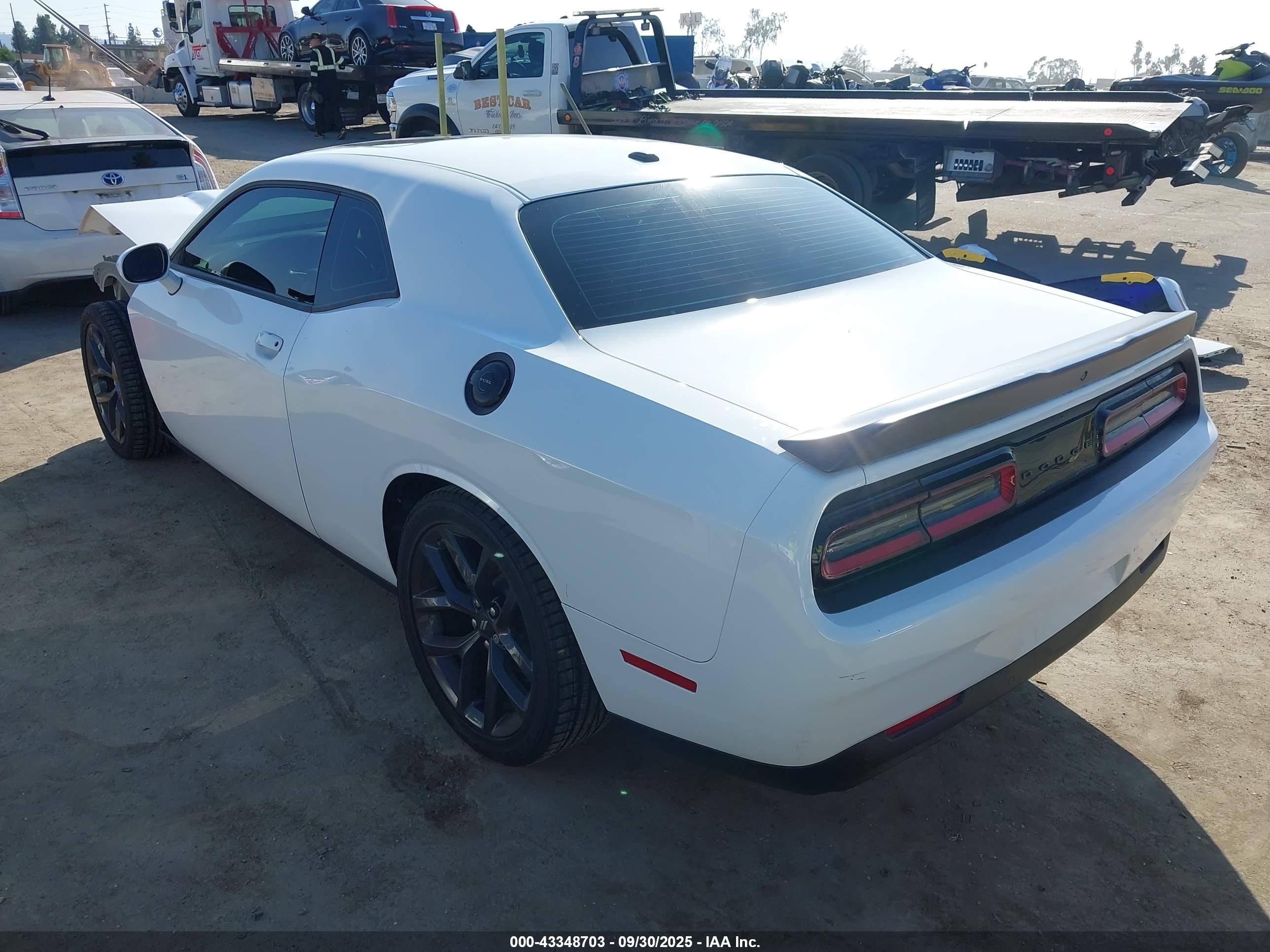 DODGE CHALLENGER image 3