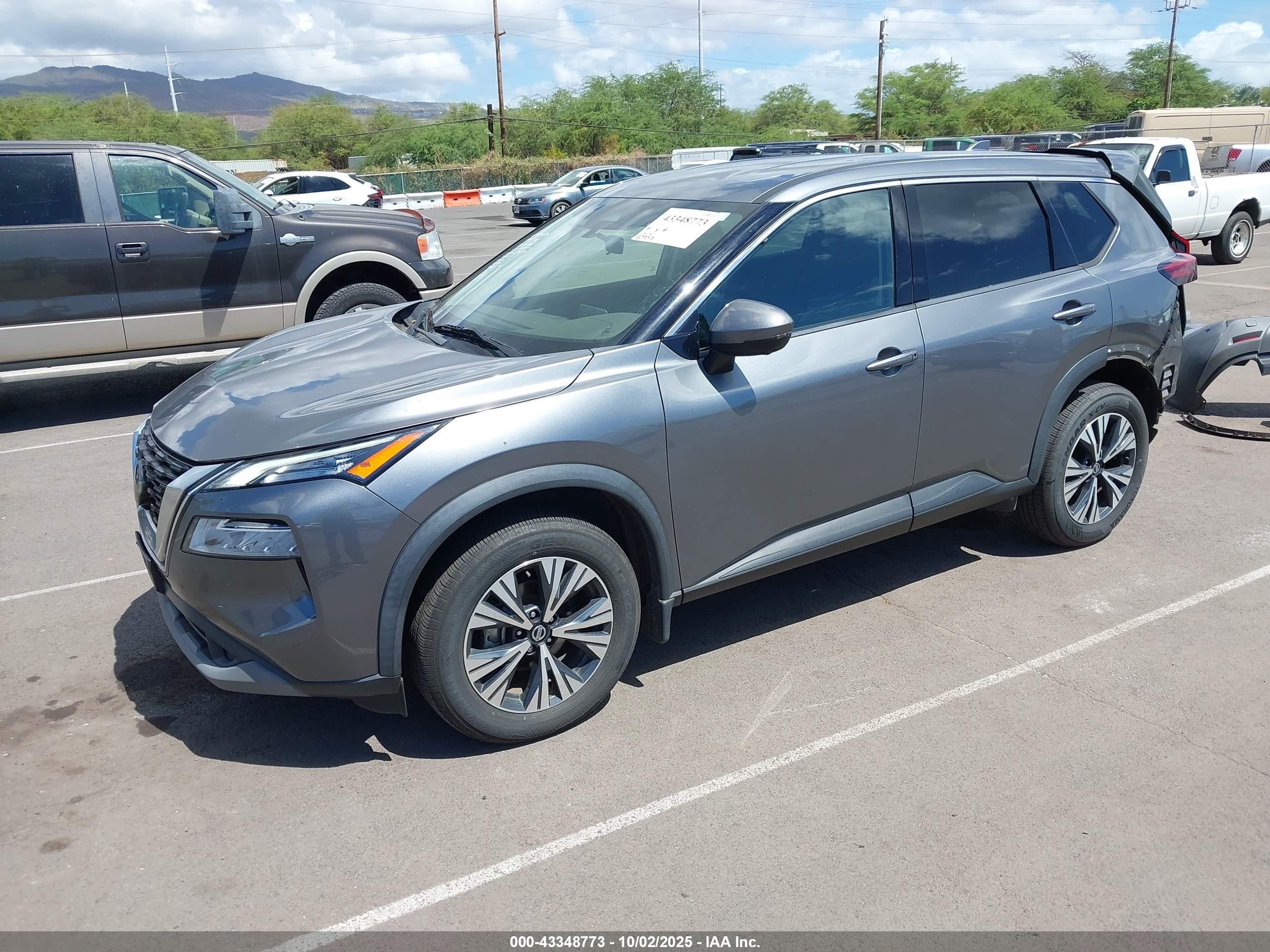 NISSAN ROGUE image 2
