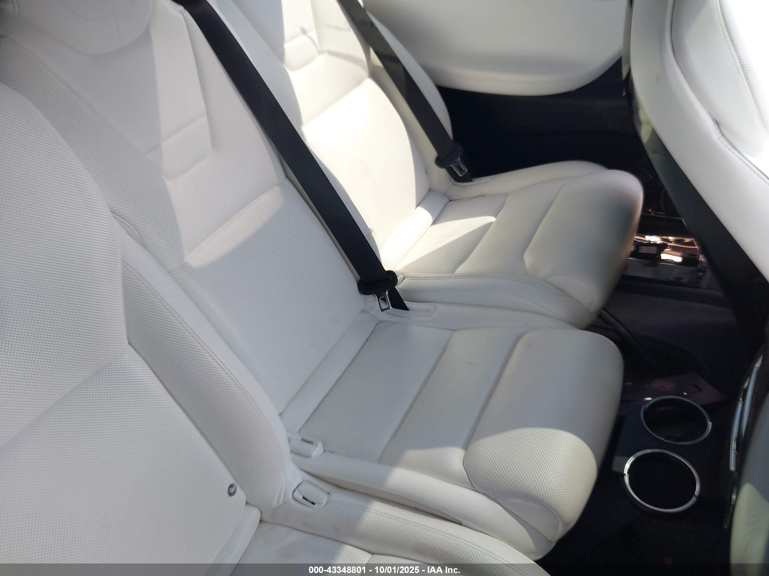 TESLA MODEL image 8