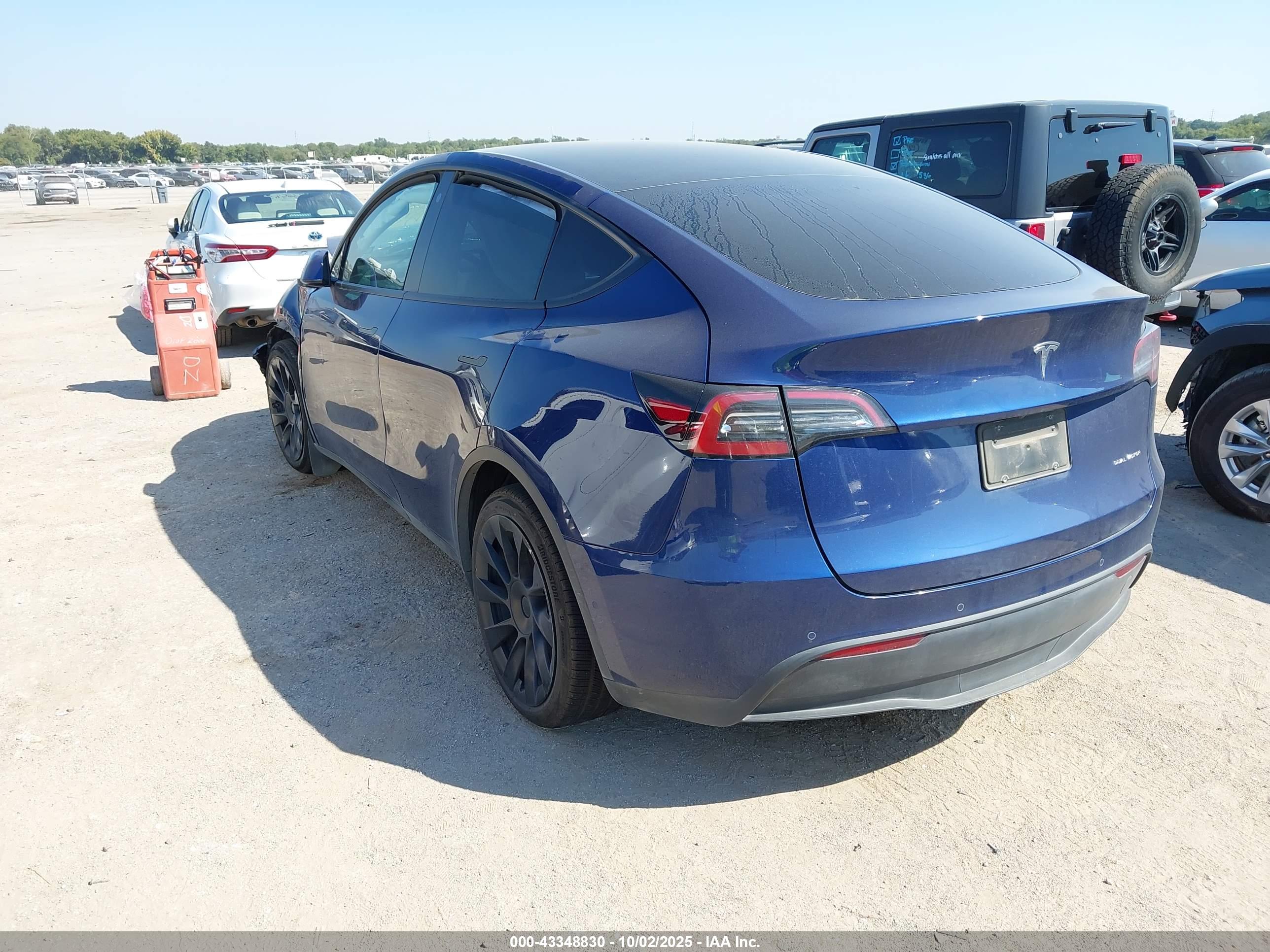 TESLA MODEL image 3