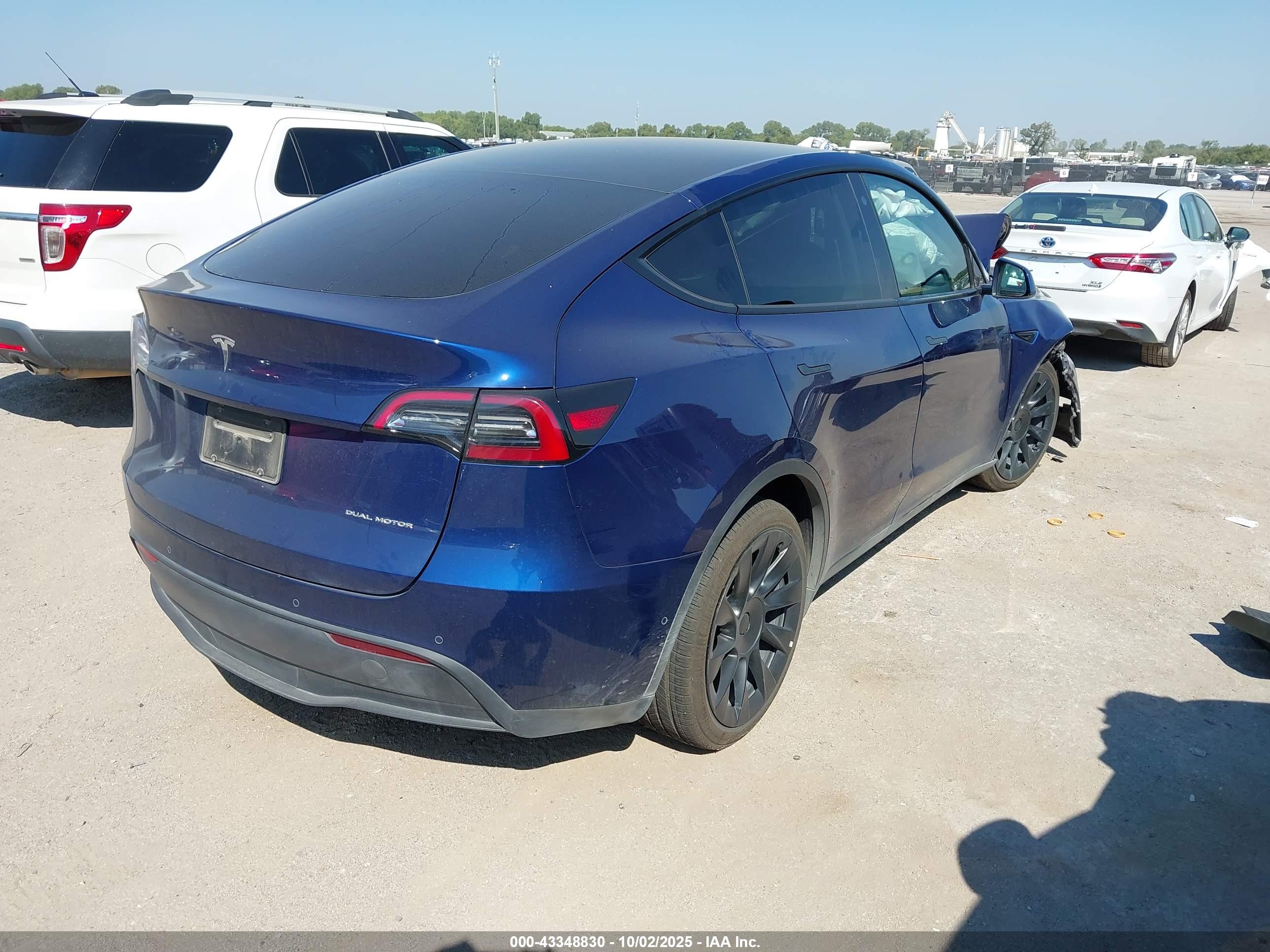 TESLA MODEL image 4