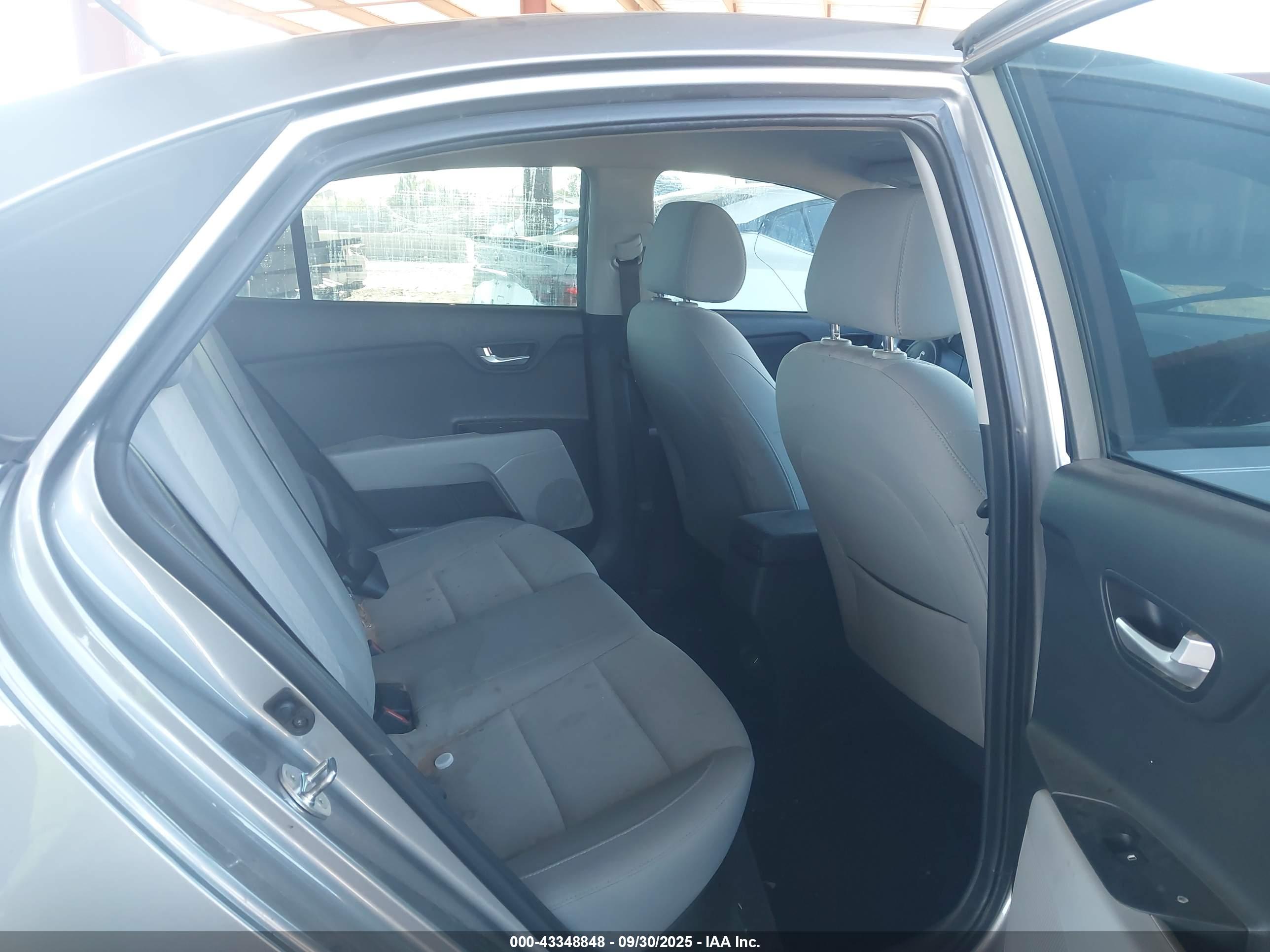 KIA RIO image 8