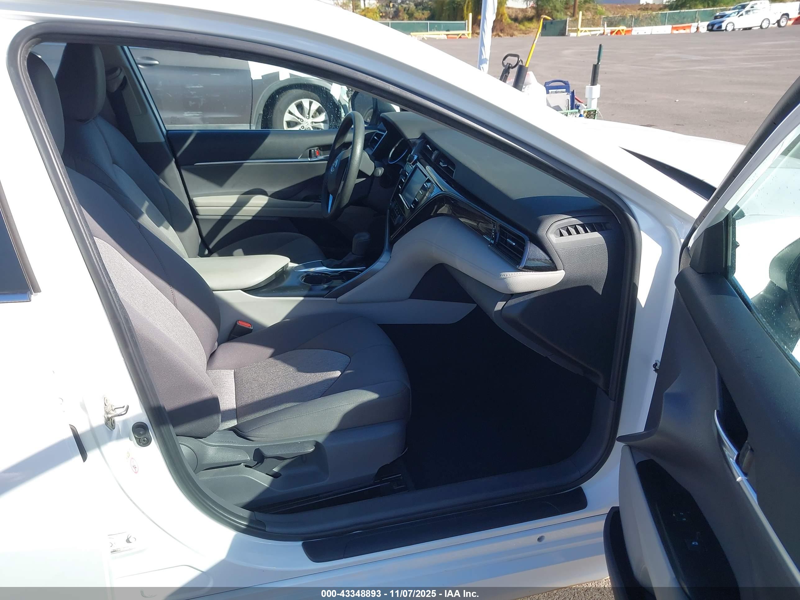 TOYOTA CAMRY image 5