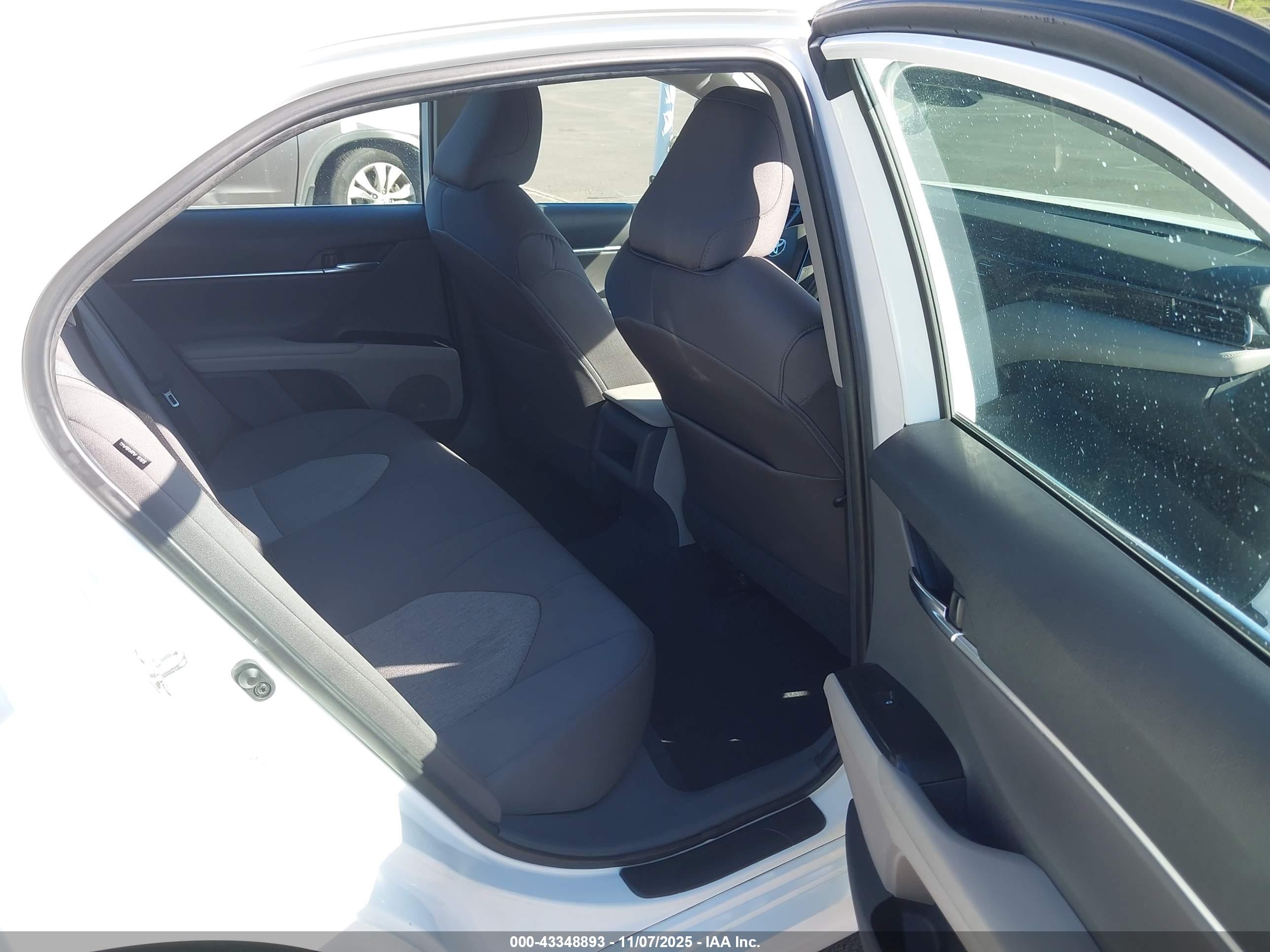 TOYOTA CAMRY image 8