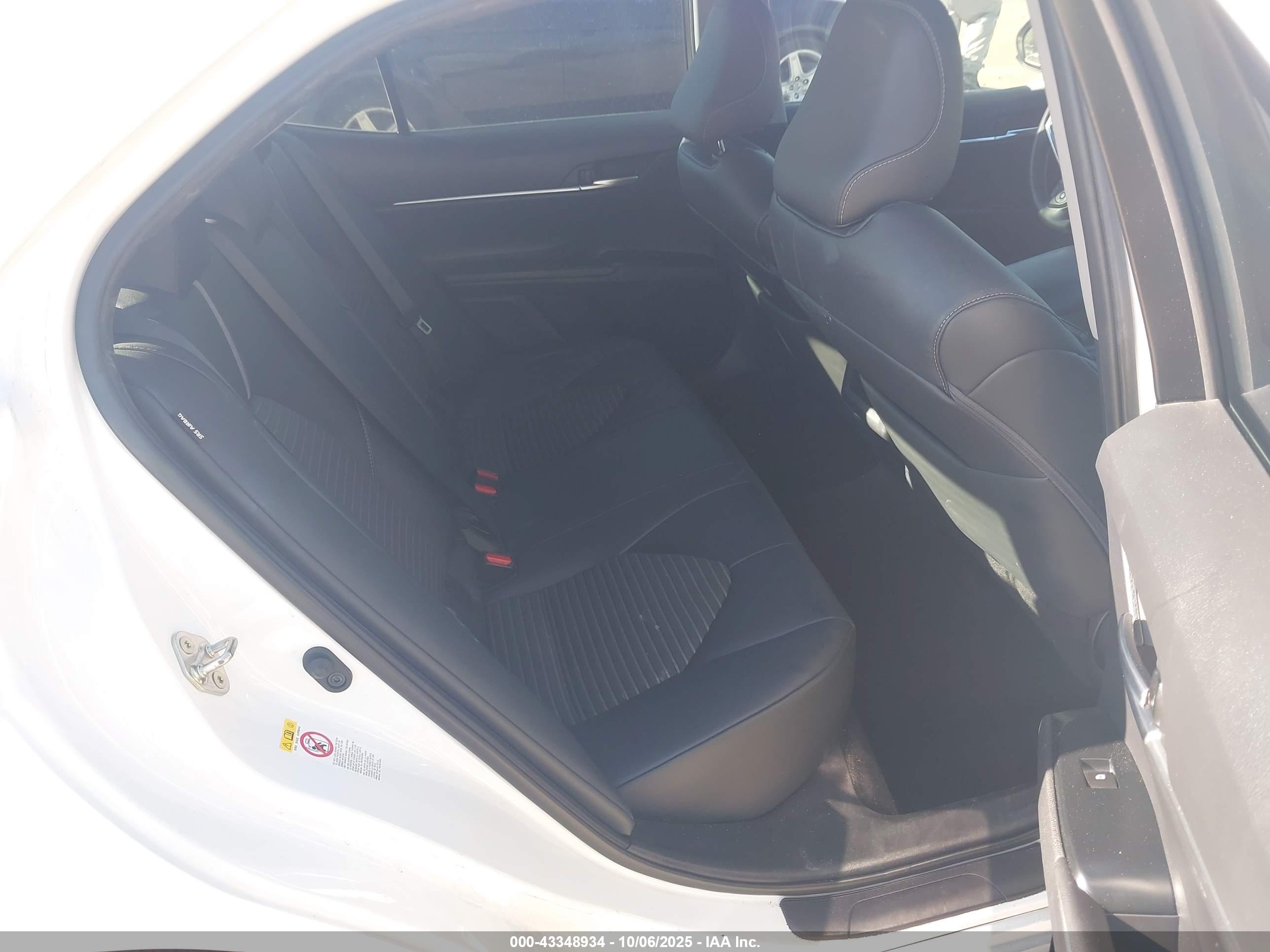 TOYOTA CAMRY image 8