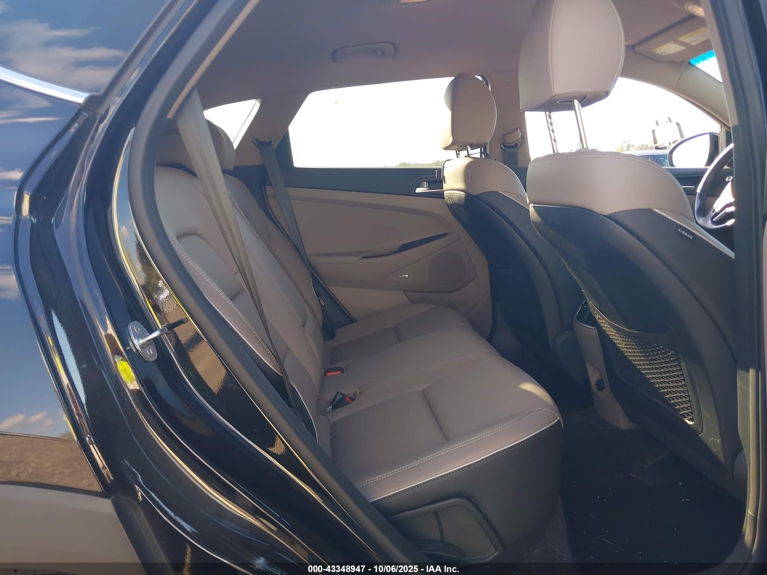 HYUNDAI TUCSON image 8
