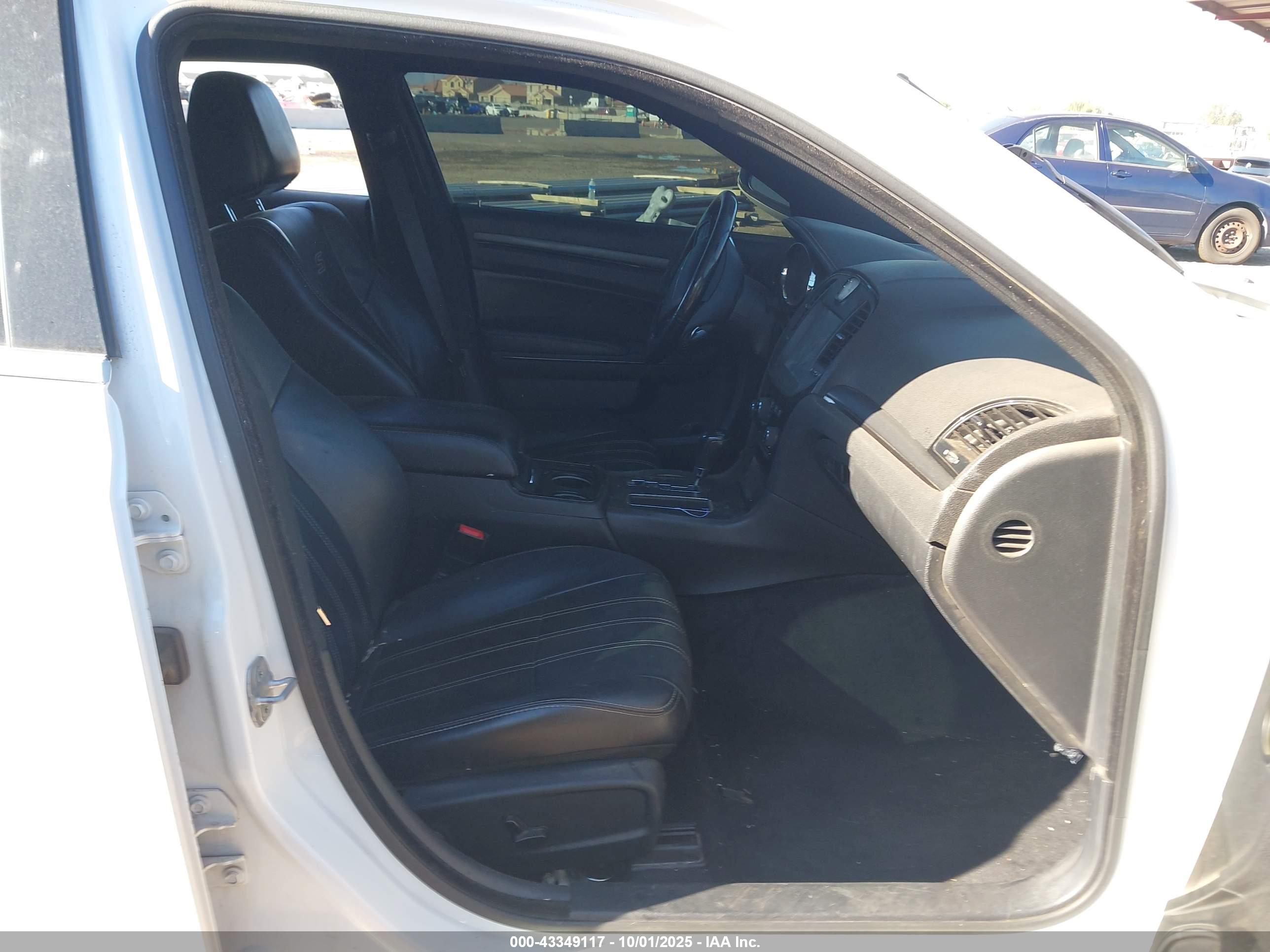 CHRYSLER 300 image 5
