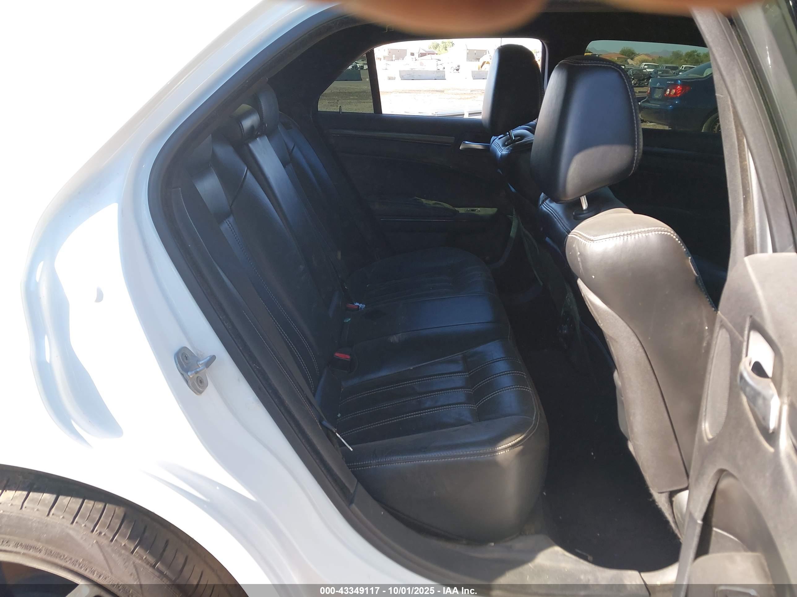 CHRYSLER 300 image 8