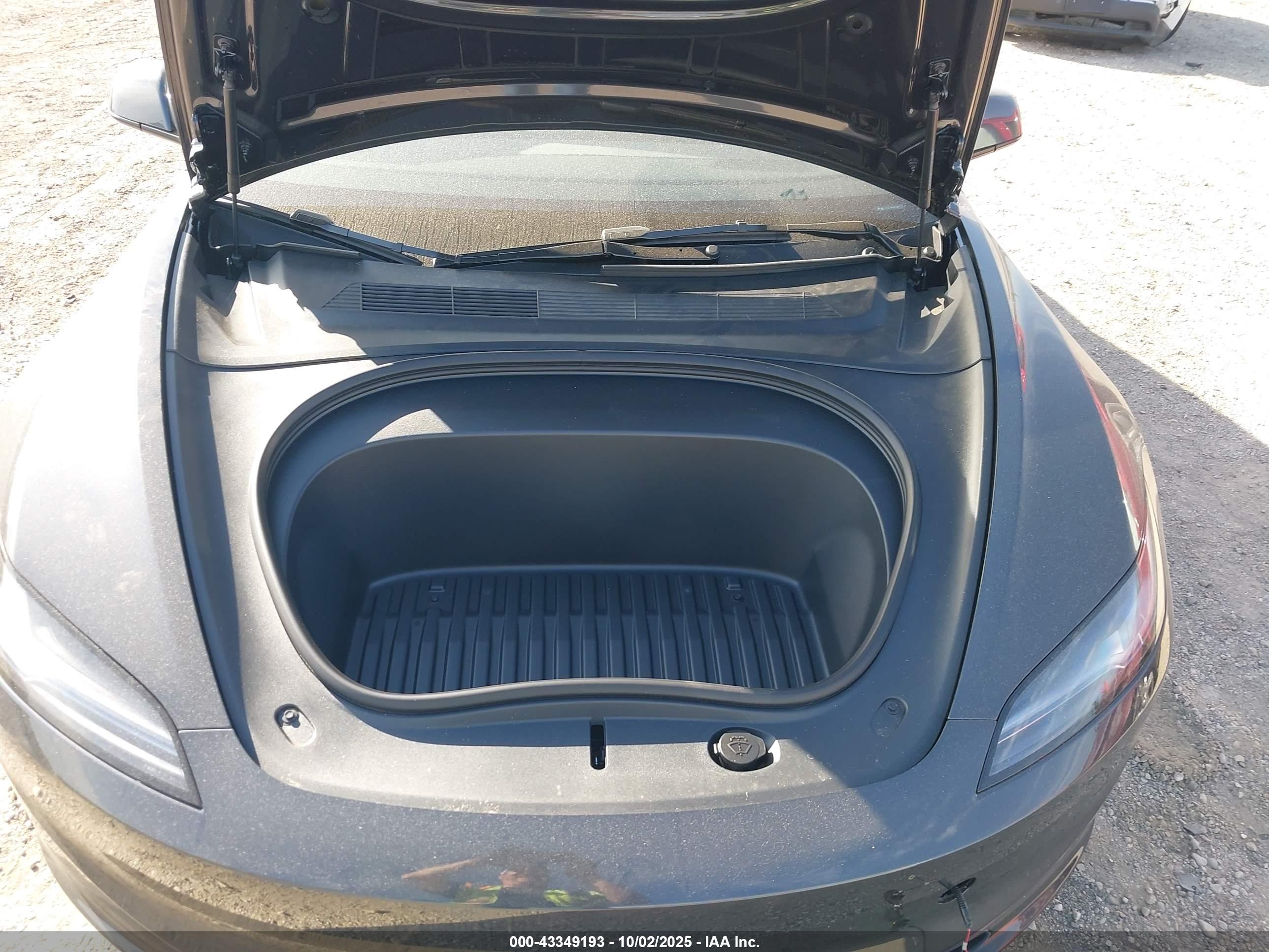 TESLA MODEL image 10