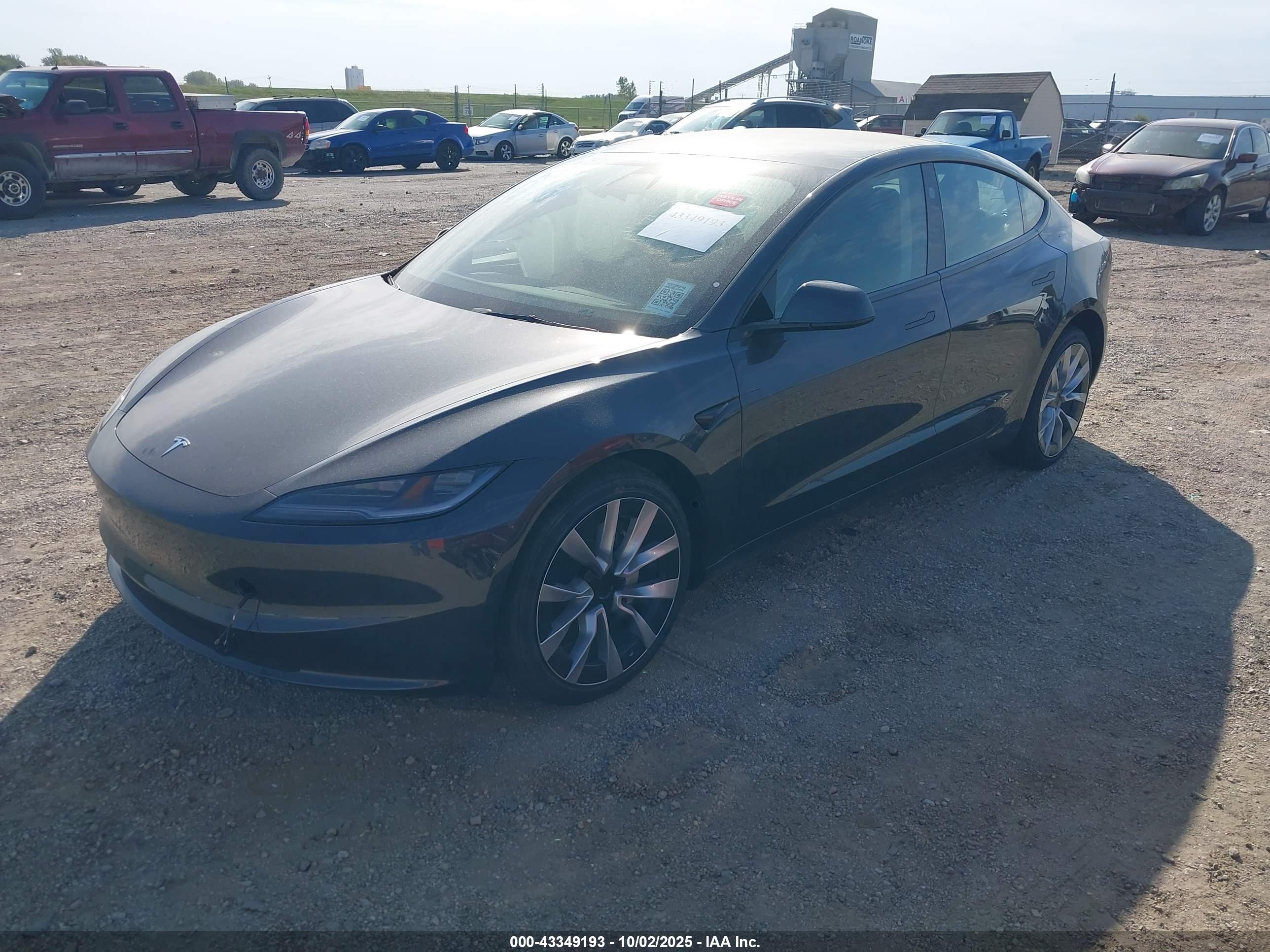 TESLA MODEL image 2