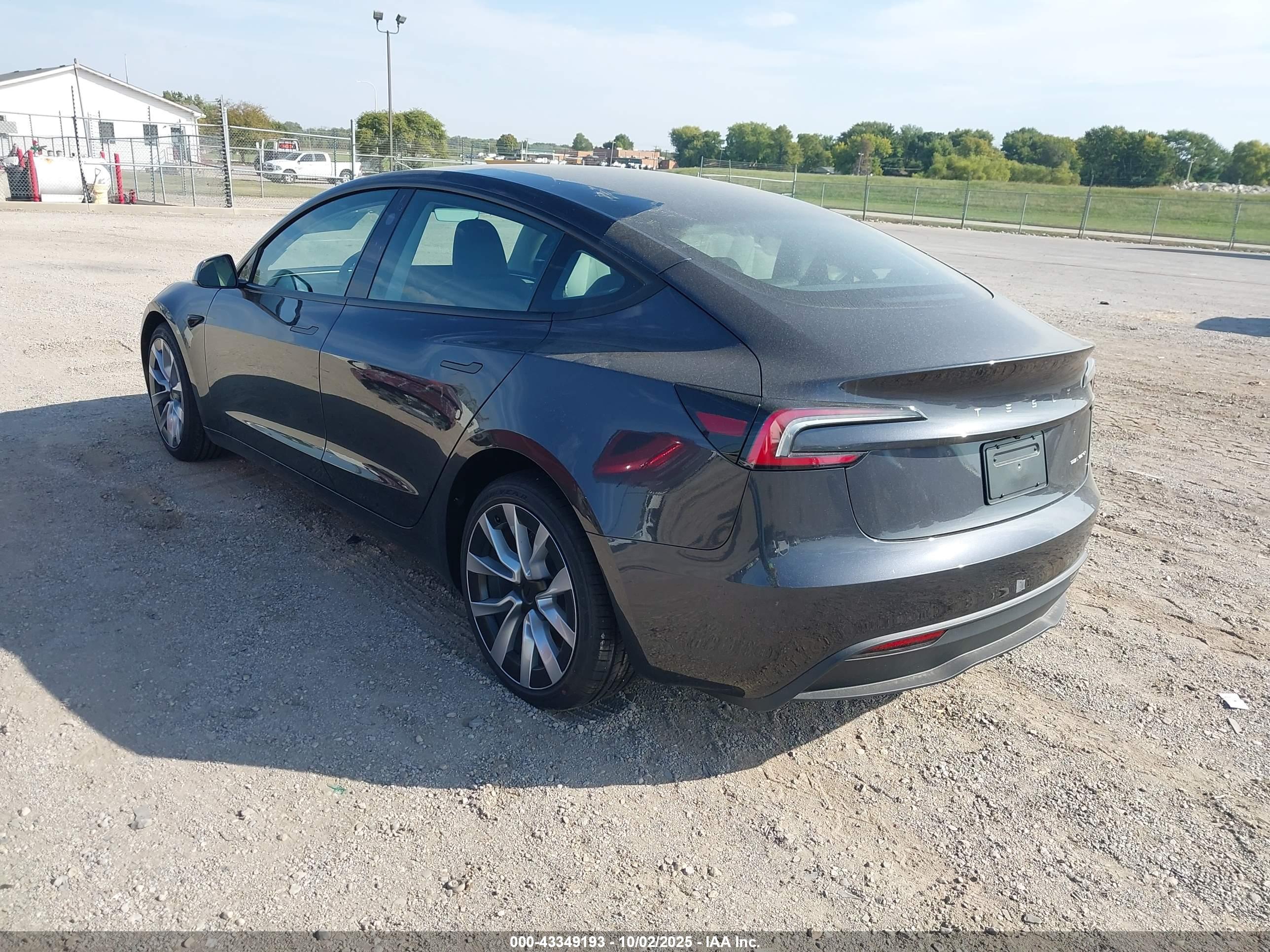 TESLA MODEL image 3