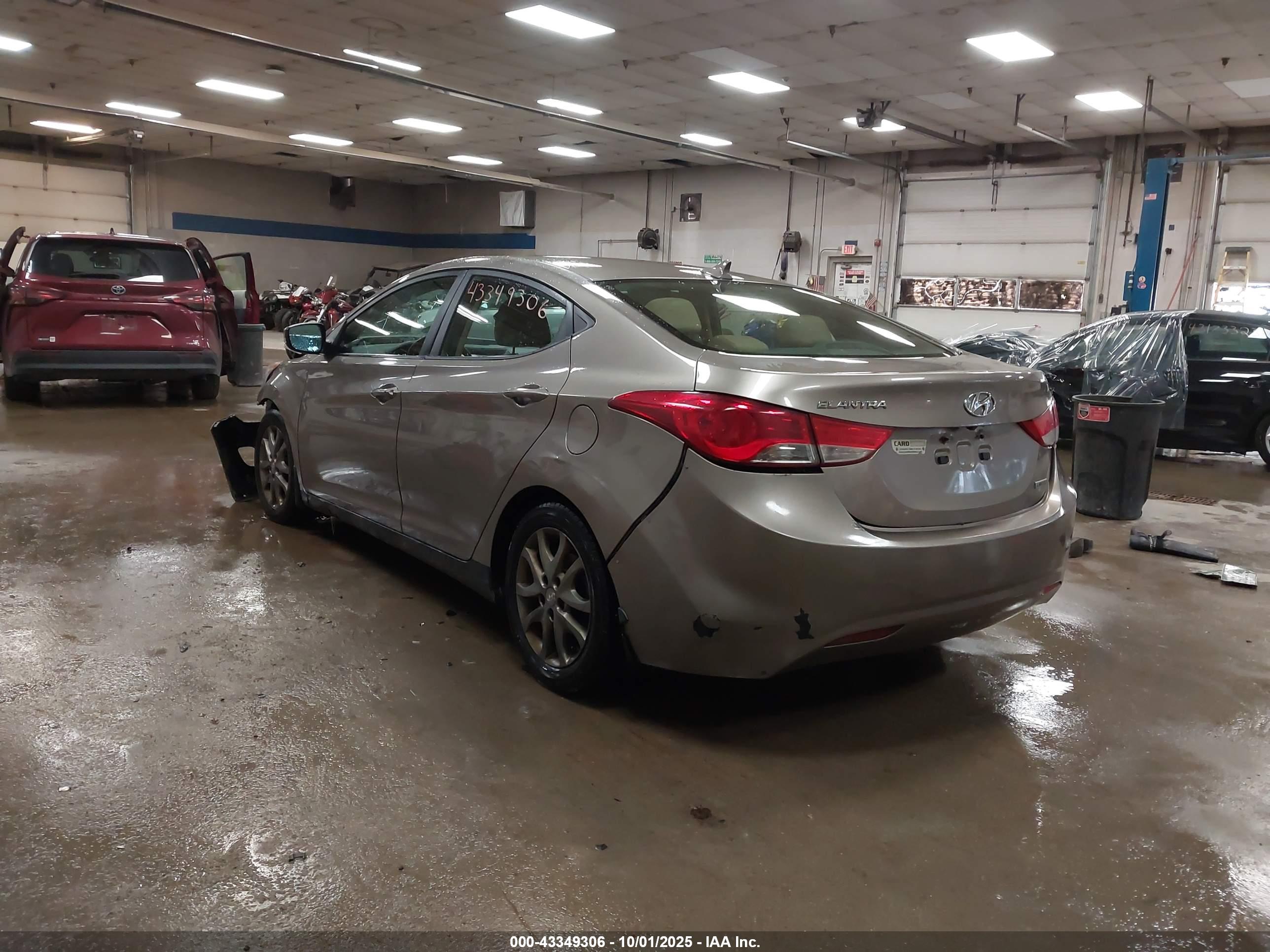 HYUNDAI ELANTRA image 3
