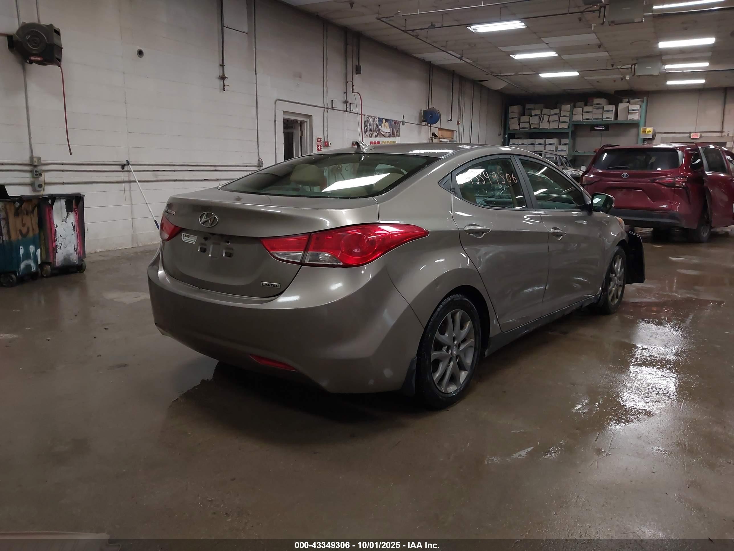 HYUNDAI ELANTRA image 4