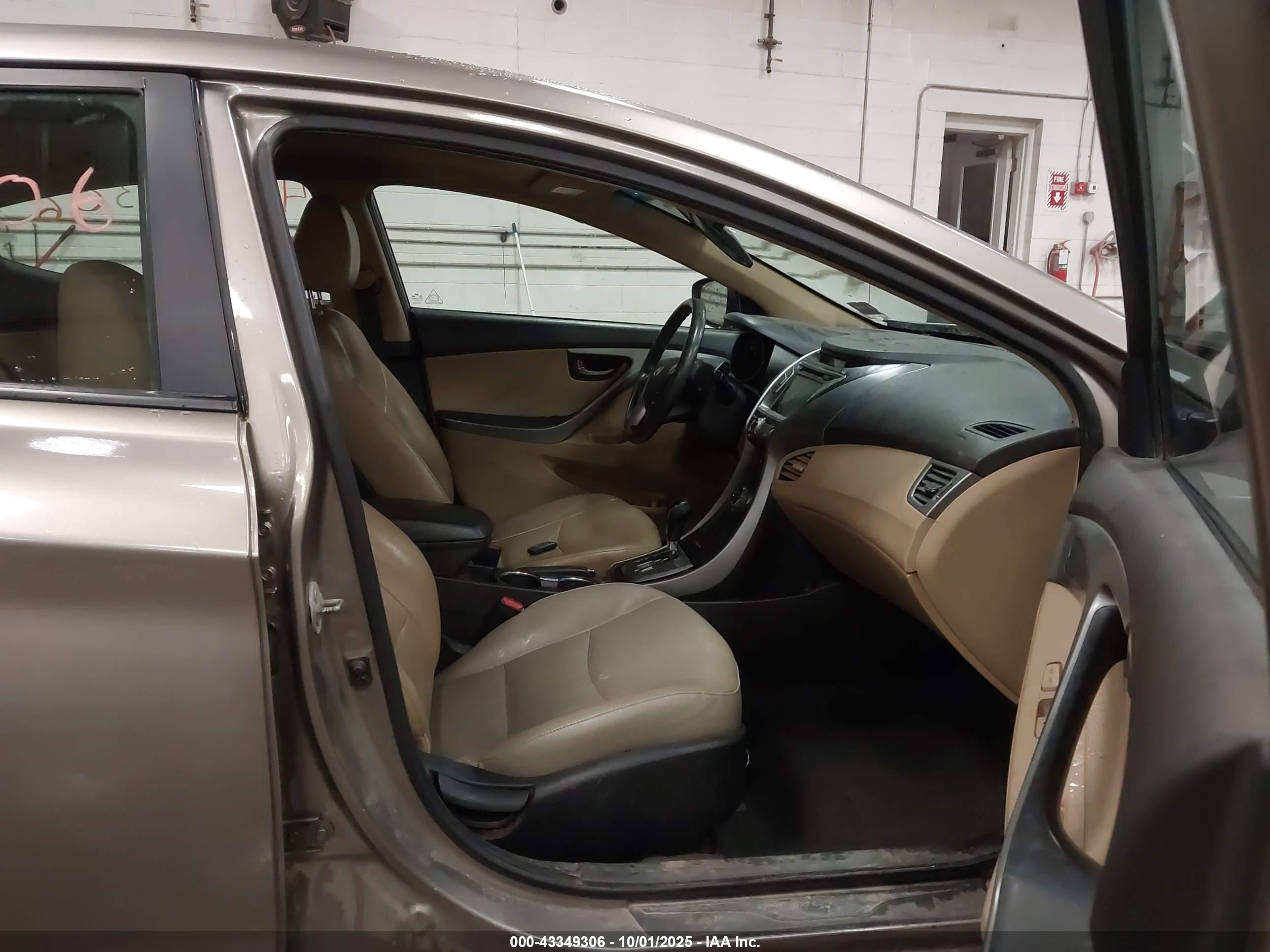 HYUNDAI ELANTRA image 5
