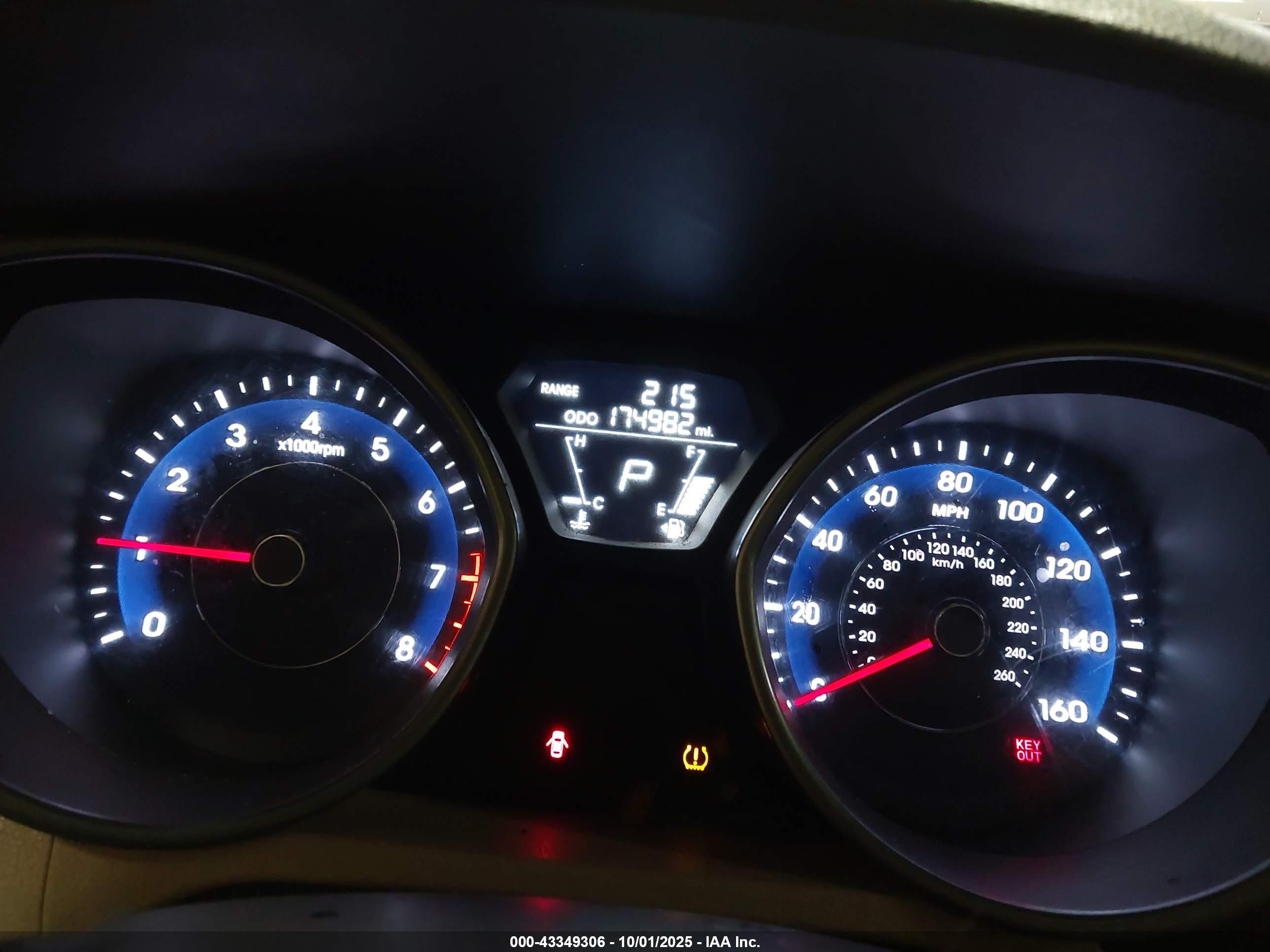 HYUNDAI ELANTRA image 7