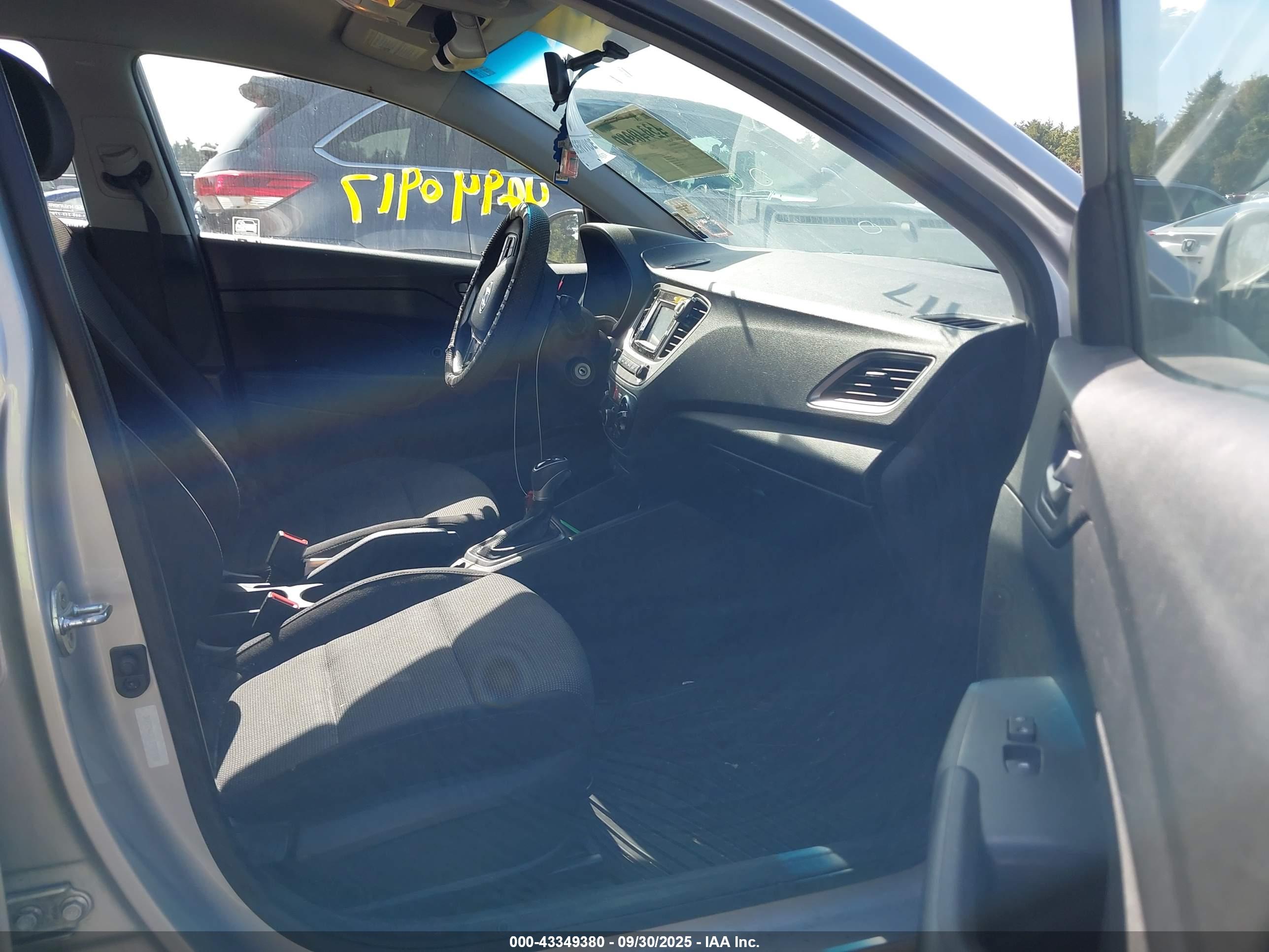 HYUNDAI ACCENT image 5
