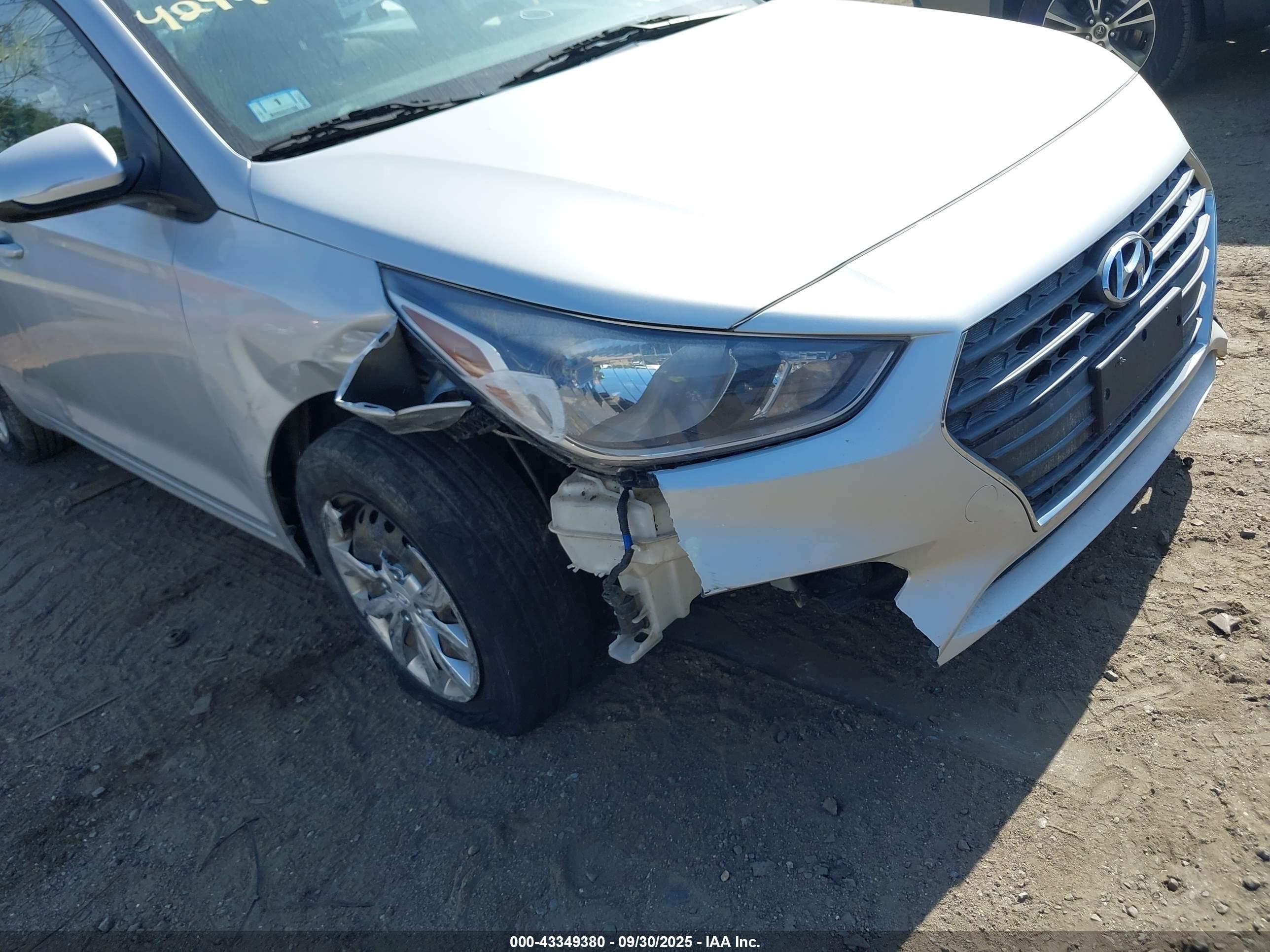 HYUNDAI ACCENT image 6