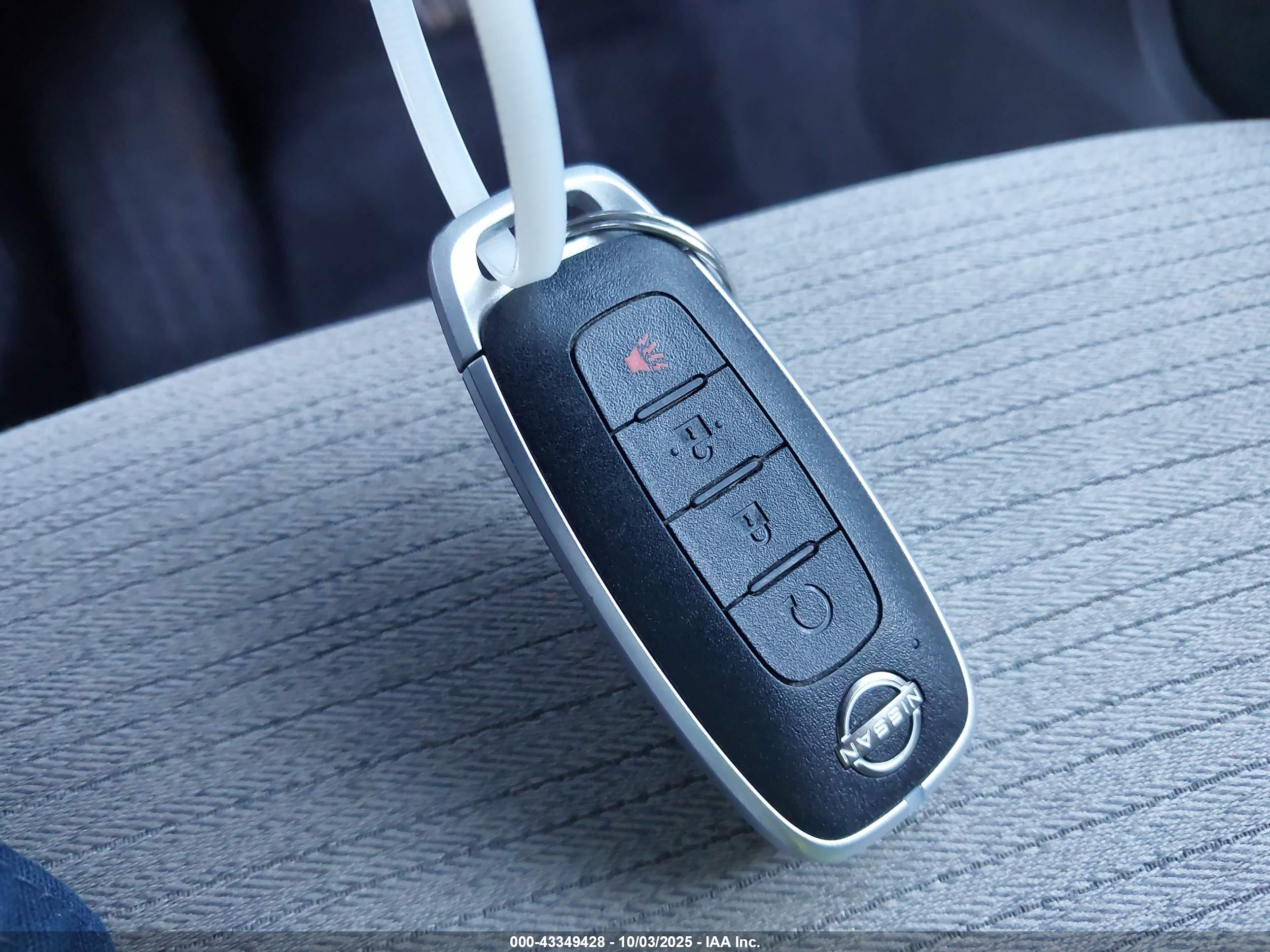 NISSAN ROGUE image 11