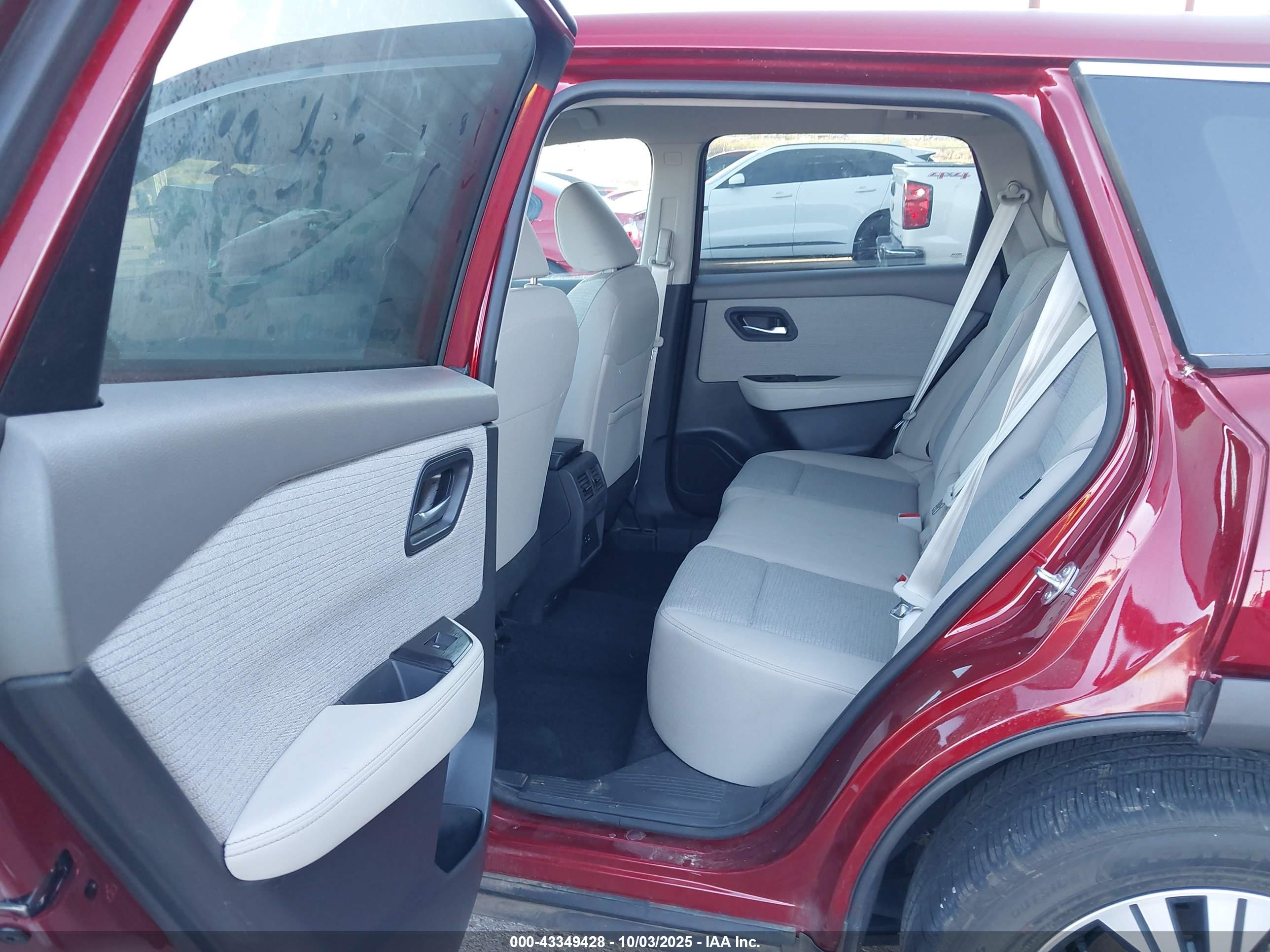 NISSAN ROGUE image 8