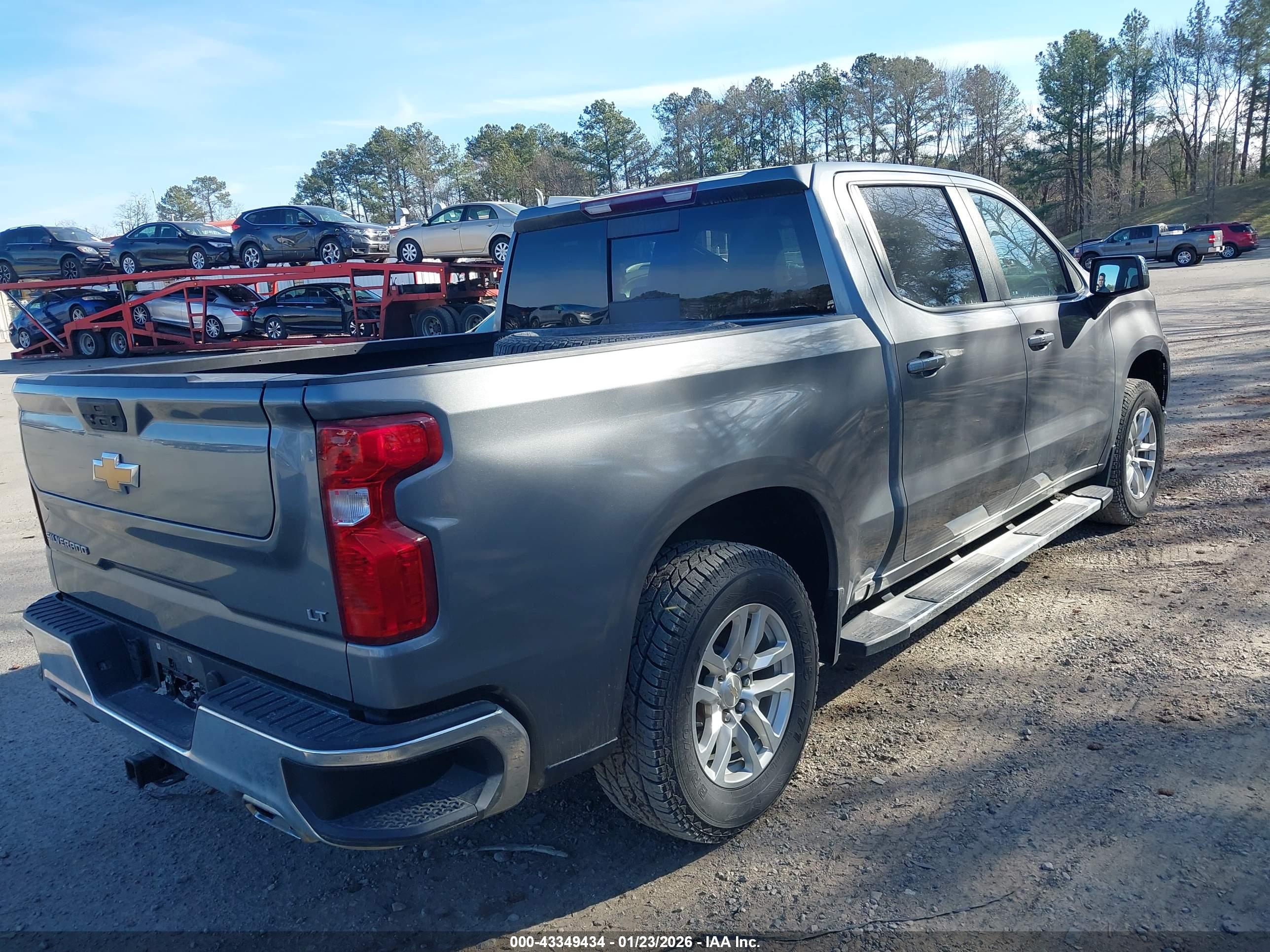 CHEVROLET SILVERADO image 4