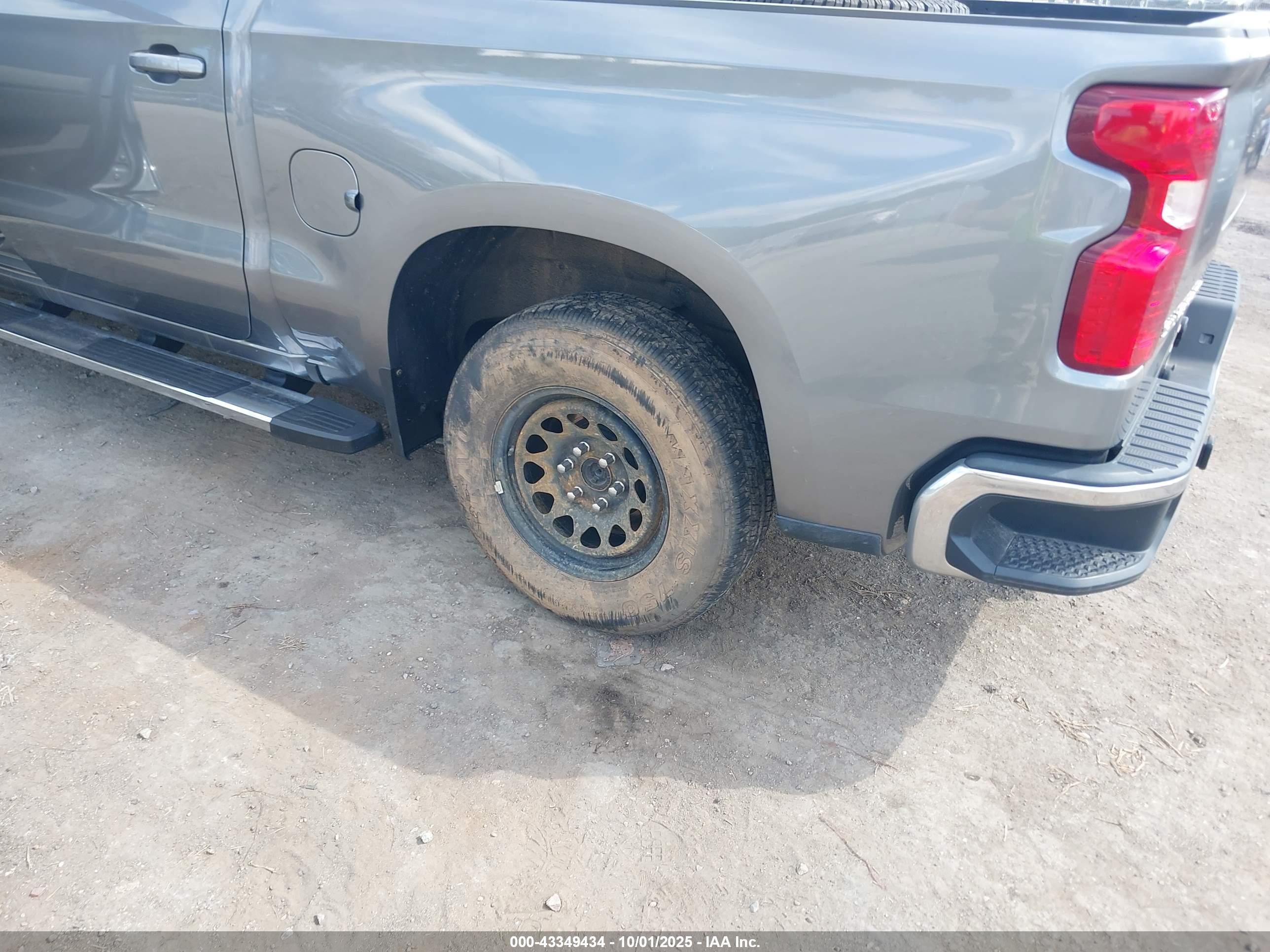 CHEVROLET SILVERADO image 6