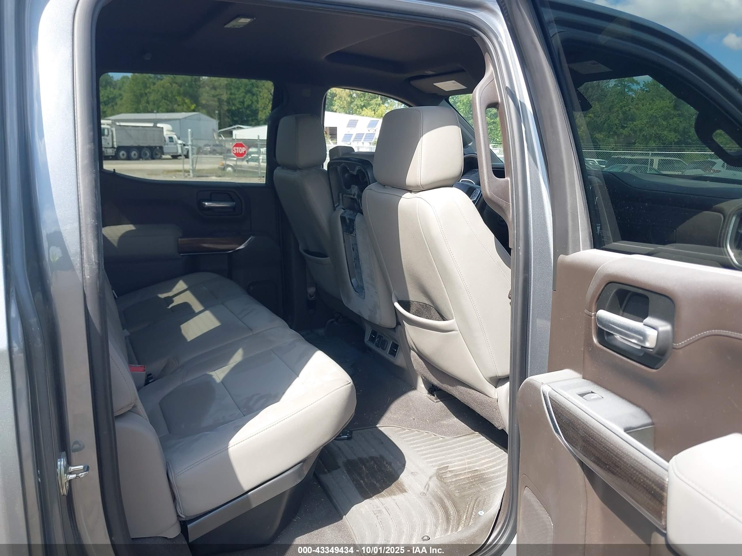 CHEVROLET SILVERADO image 8