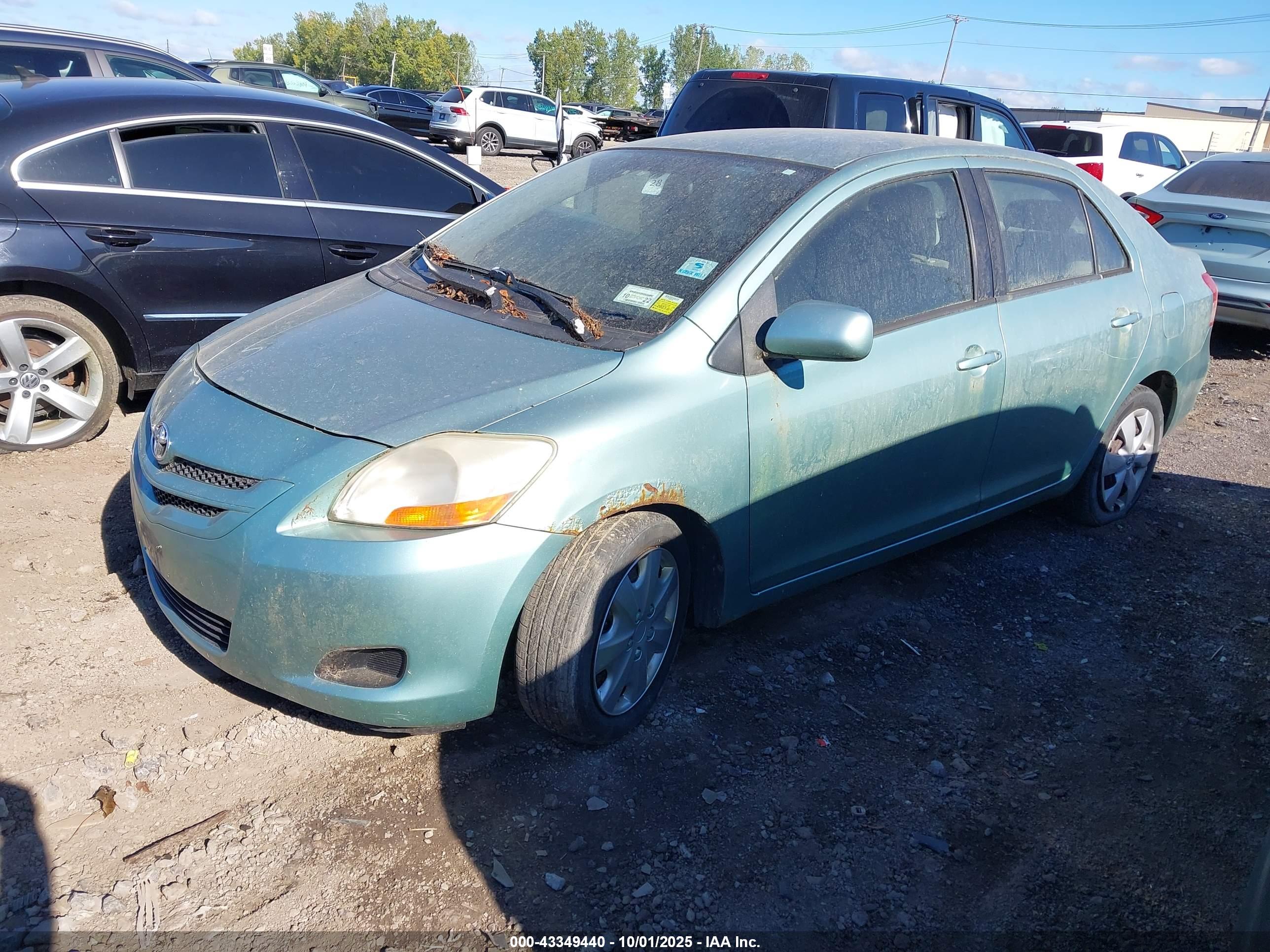 TOYOTA YARIS image 2