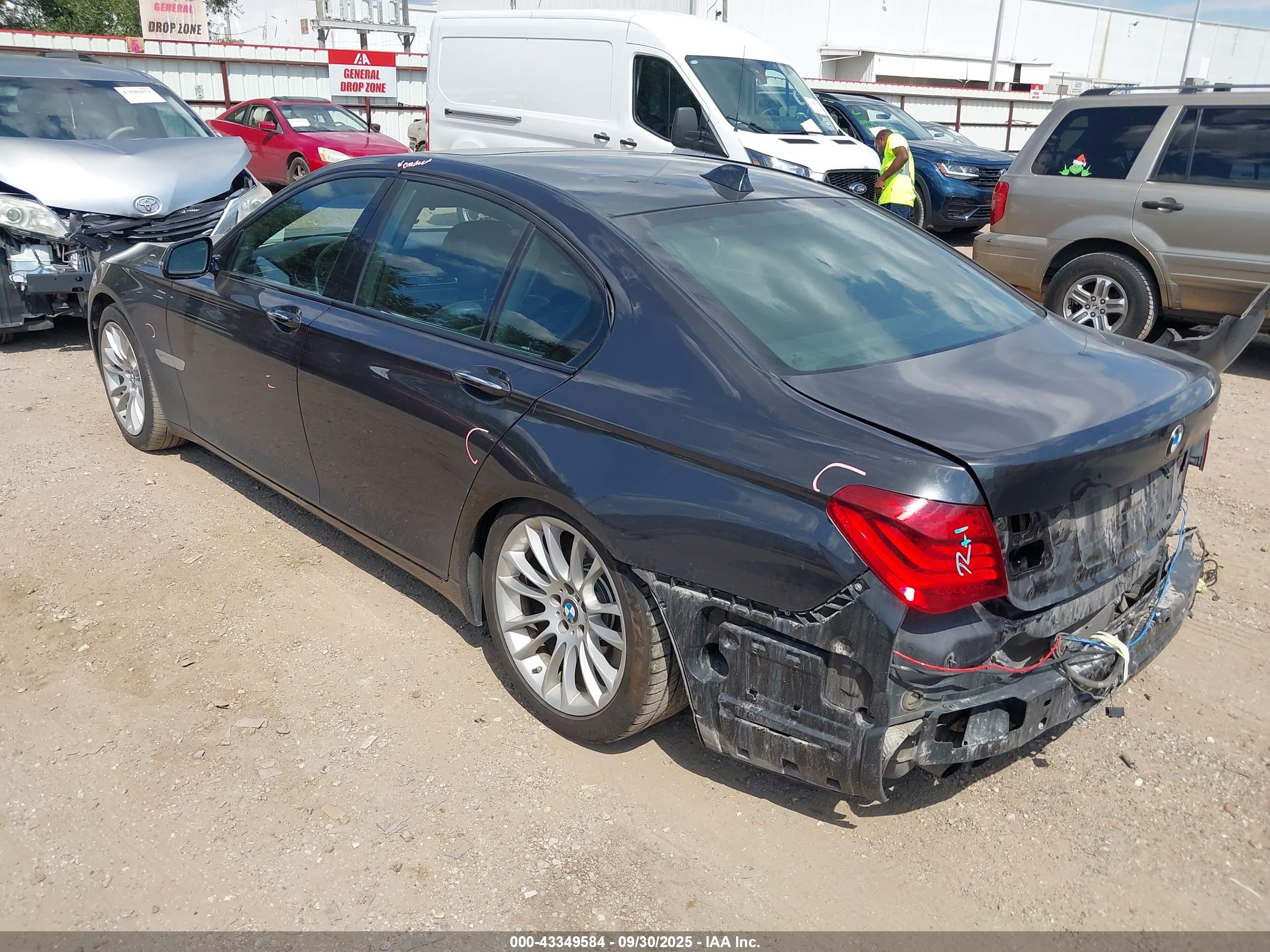 BMW 750I image 3