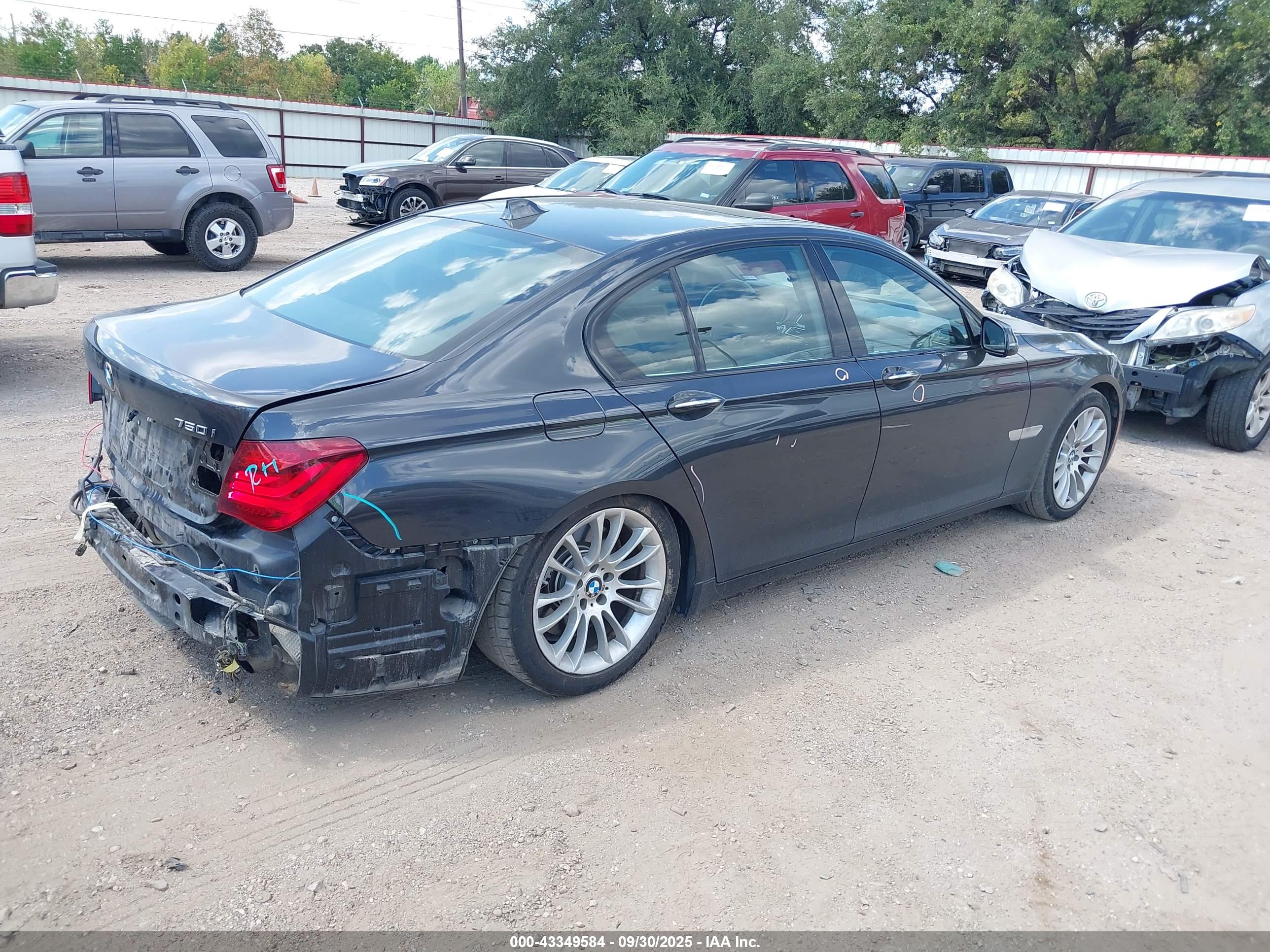 BMW 750I image 4